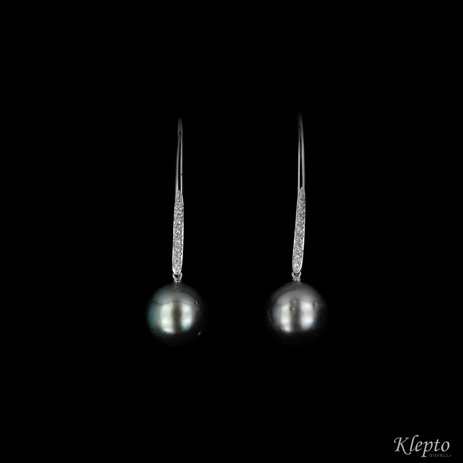 White gold pendant earrings with pearls and diamonds