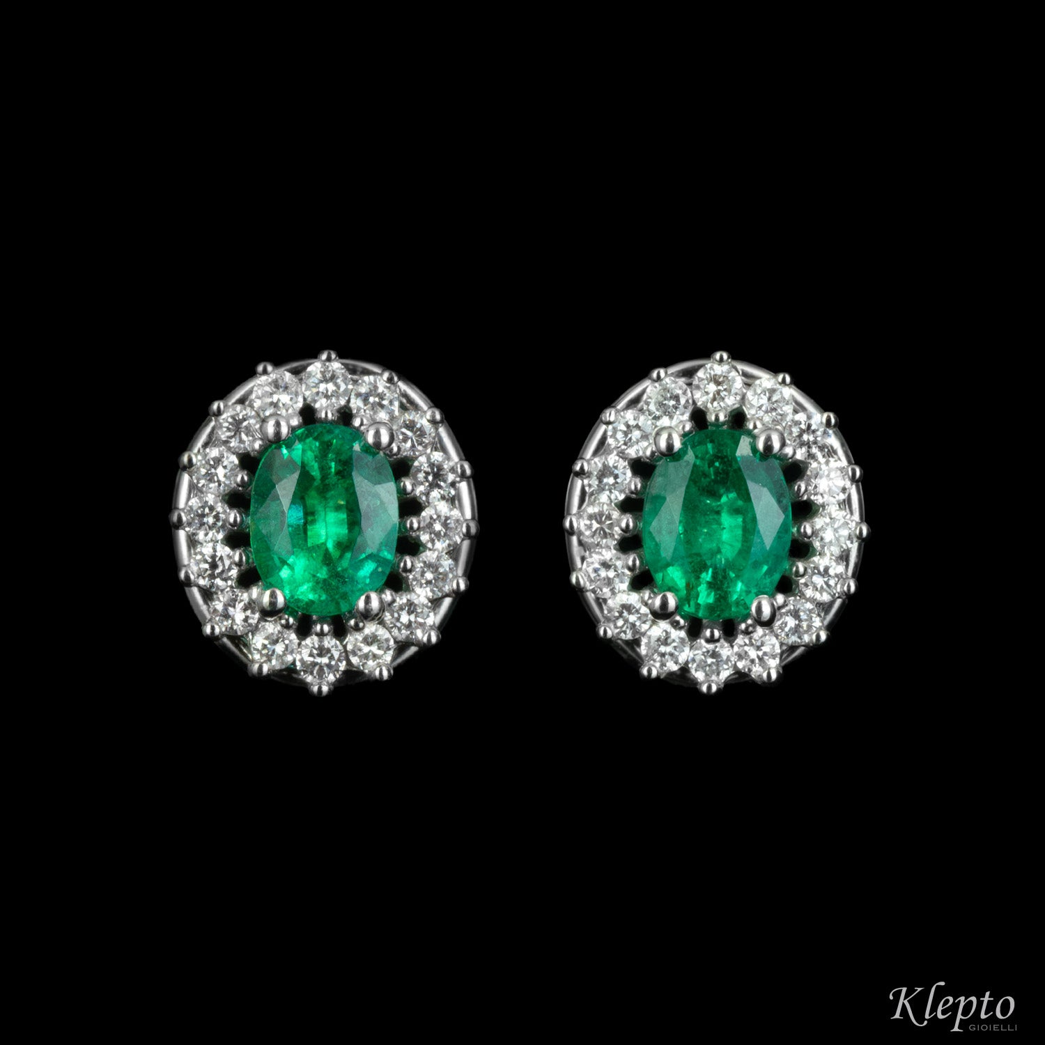 White gold lobe earrings with Emeralds and Diamonds