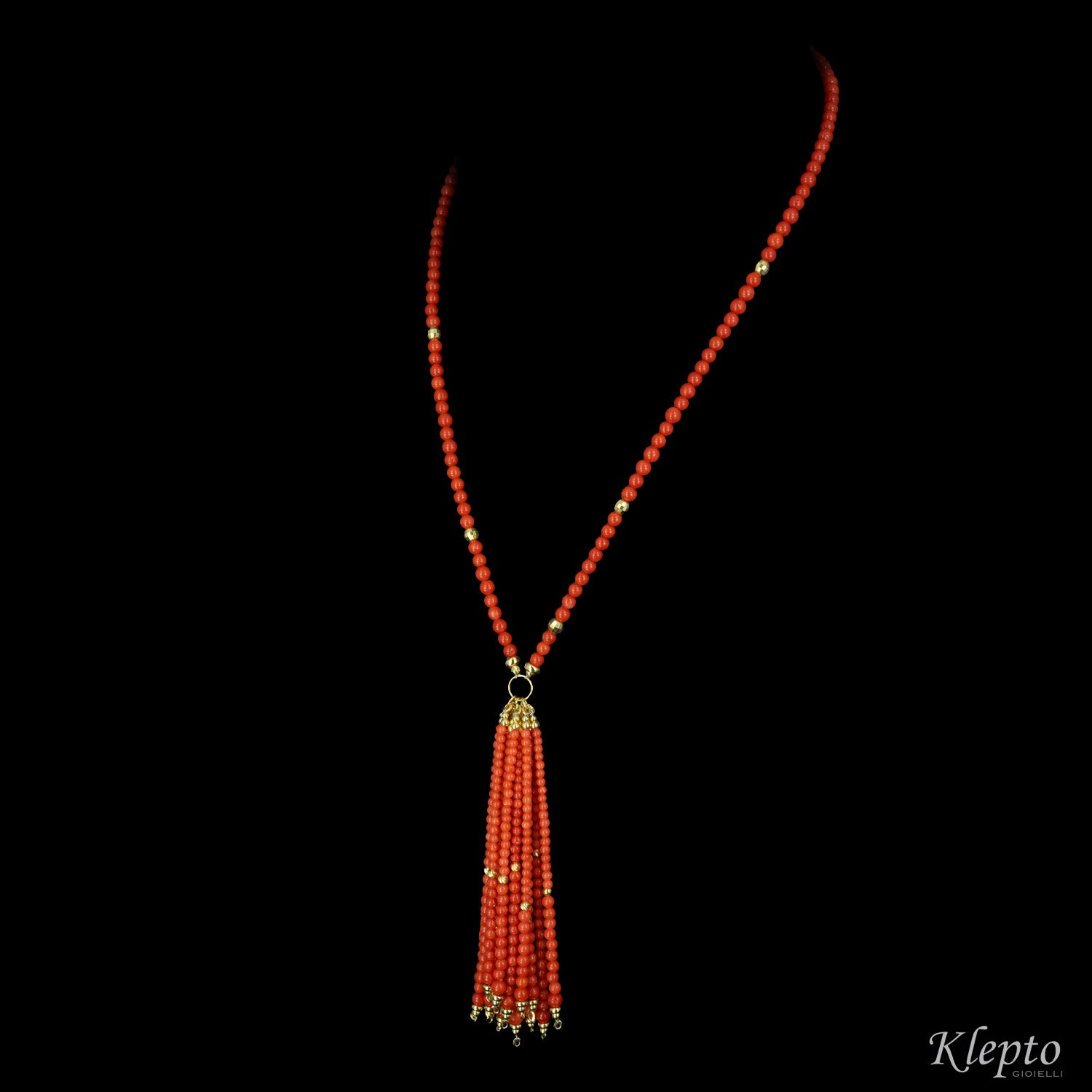 Tassel necklace in yellow gold with coral