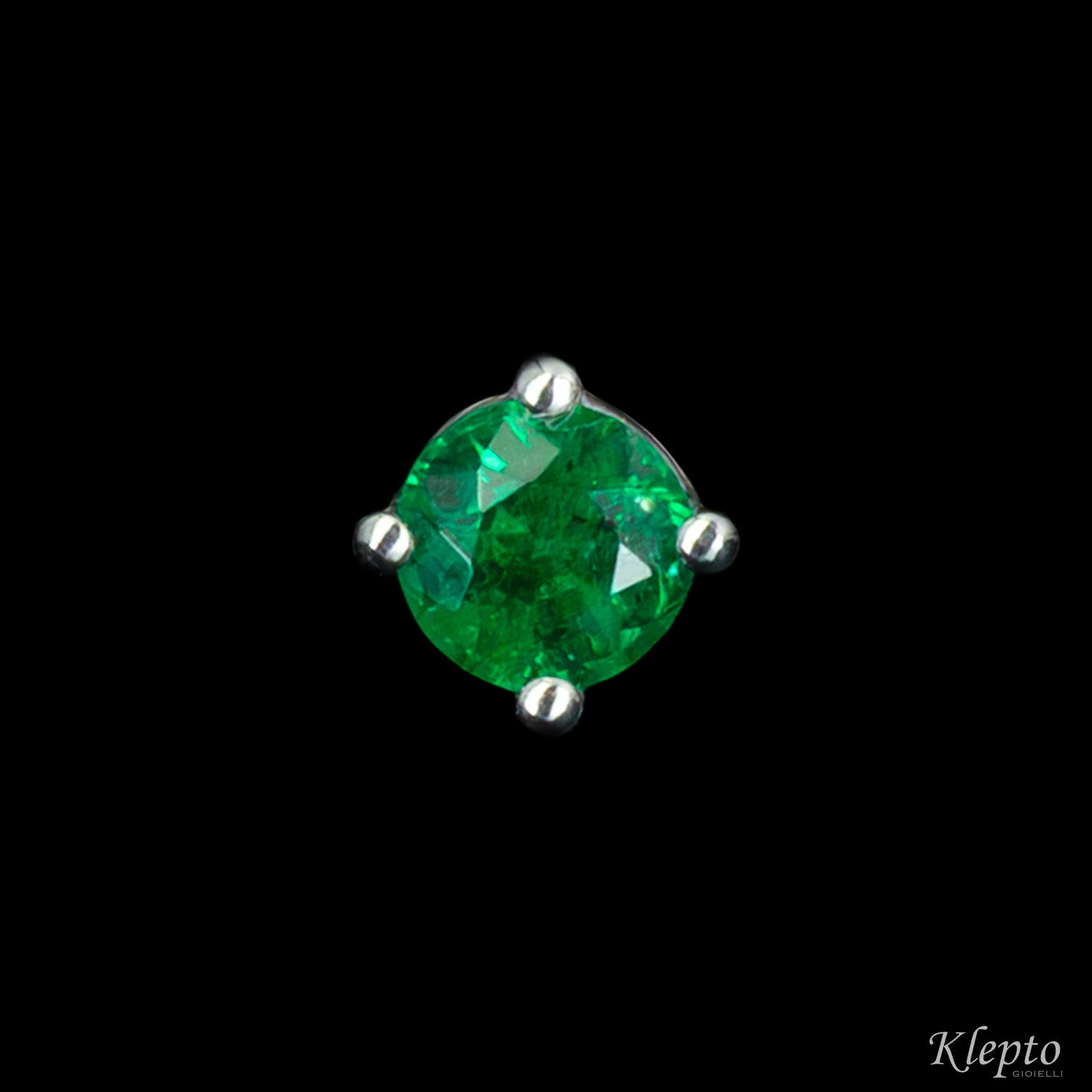 White gold earrings with light points with Emeralds