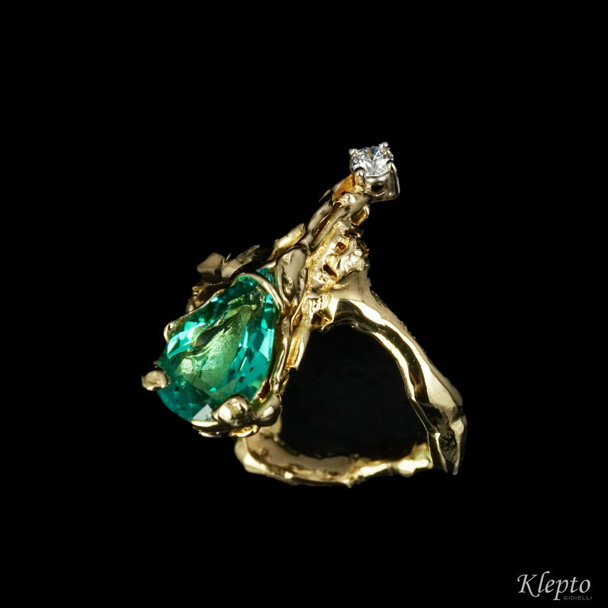 Yellow gold ring with teardrop tourmaline and diamond