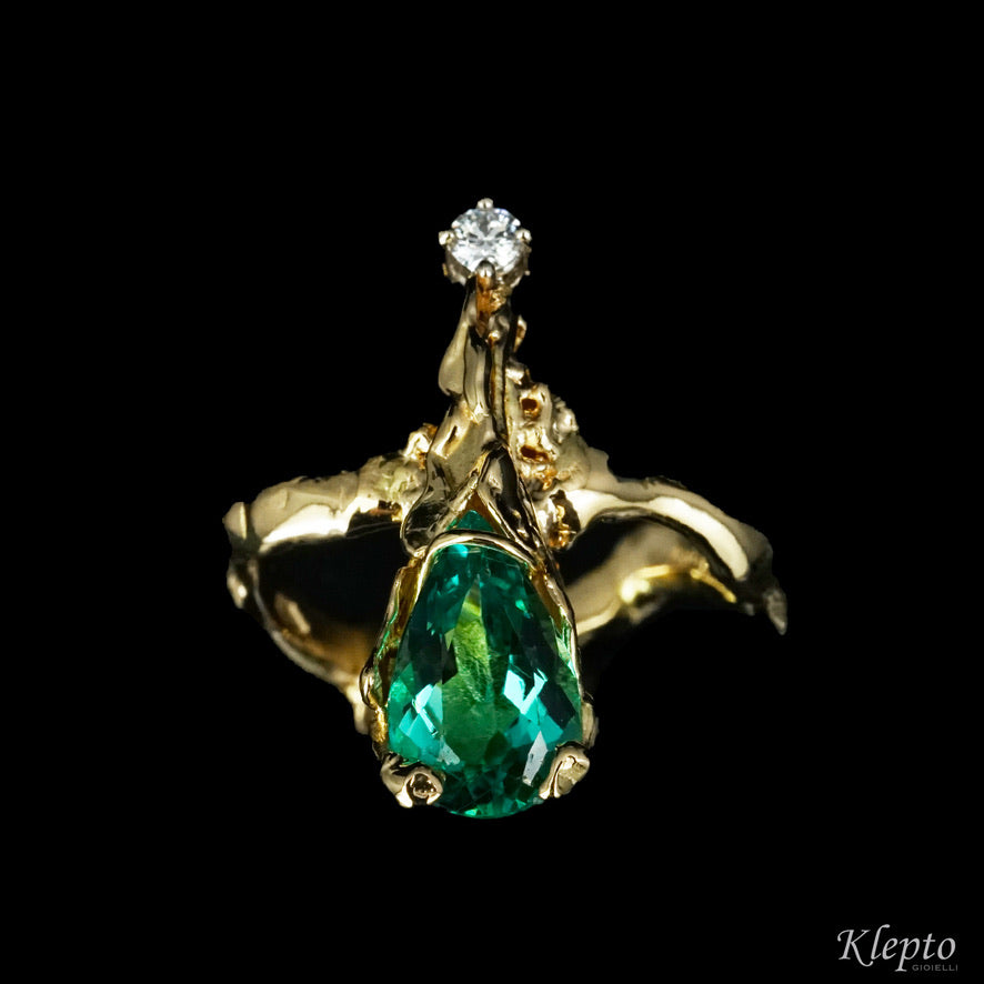 Yellow gold ring with teardrop tourmaline and diamond