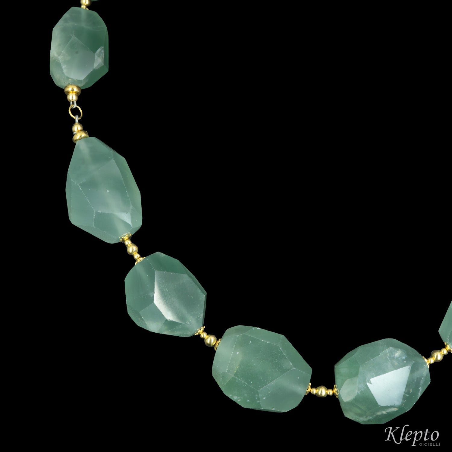 Yellow gold necklace with rough aquamarine