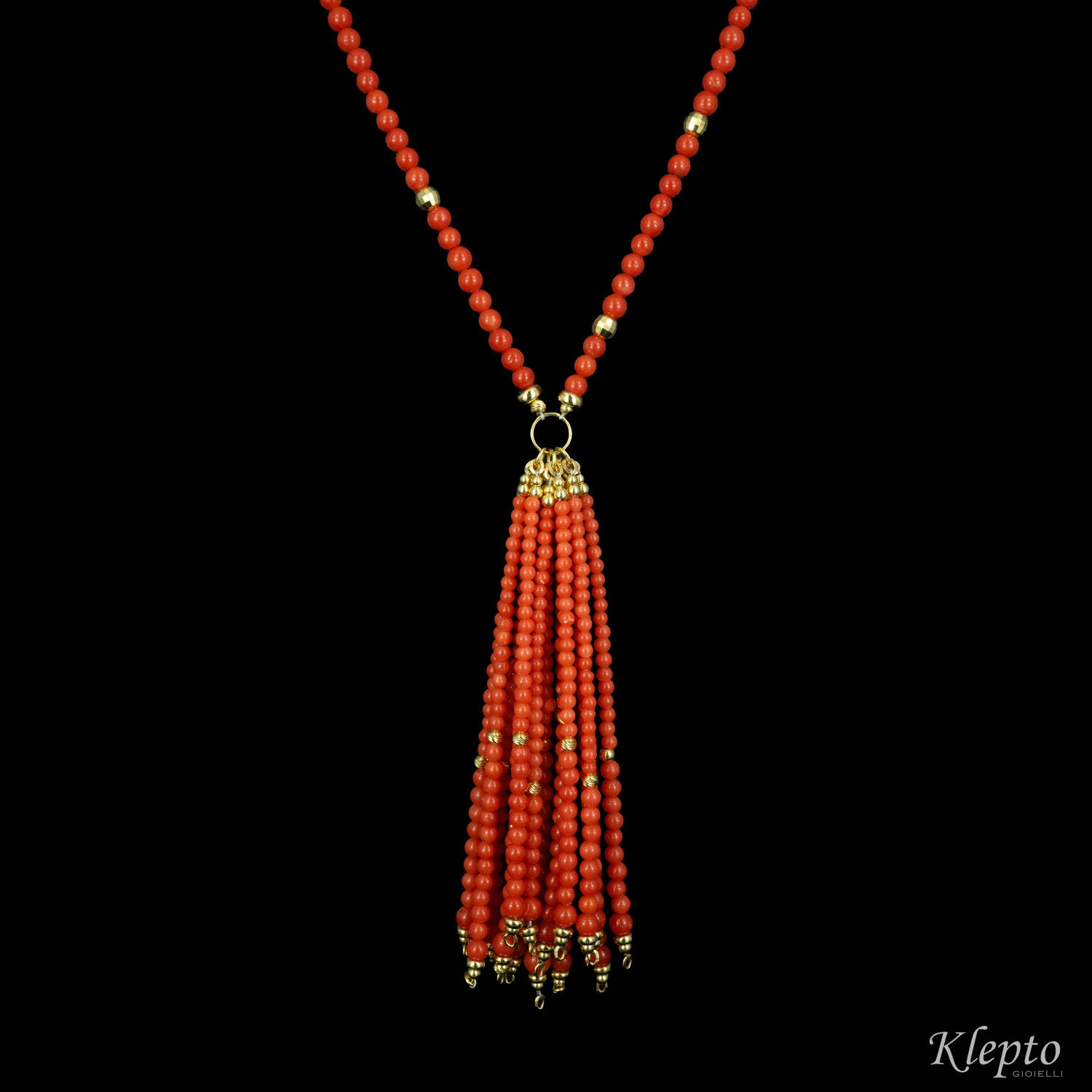 Tassel necklace in yellow gold with coral