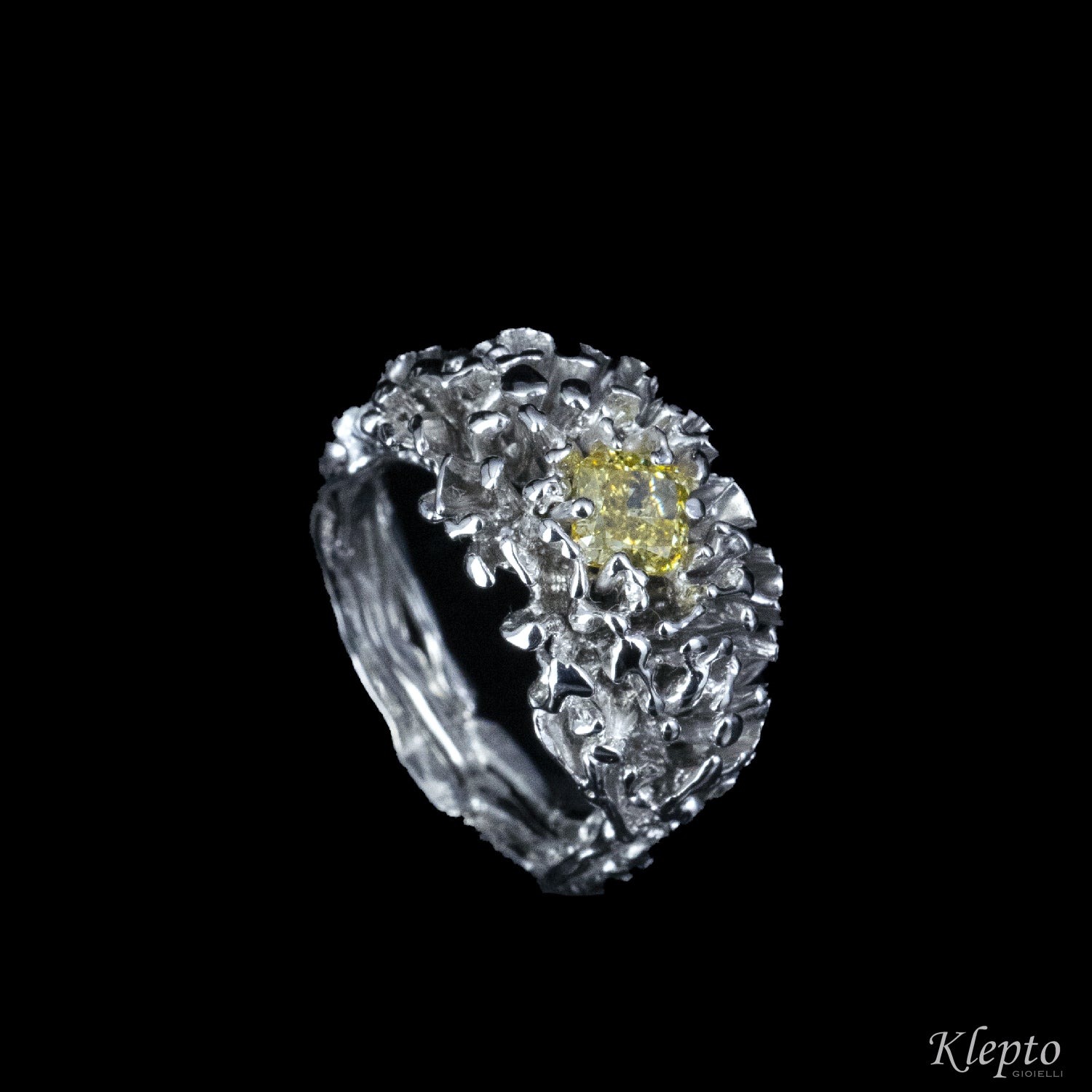 White gold ring with fancy diamond "Firework"
