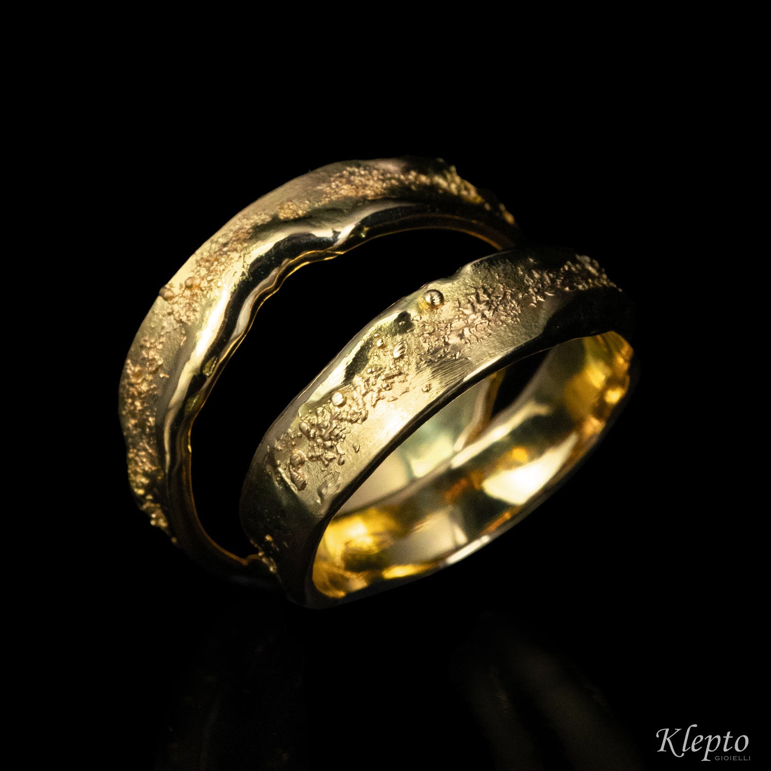 Yellow gold ring "Materia"