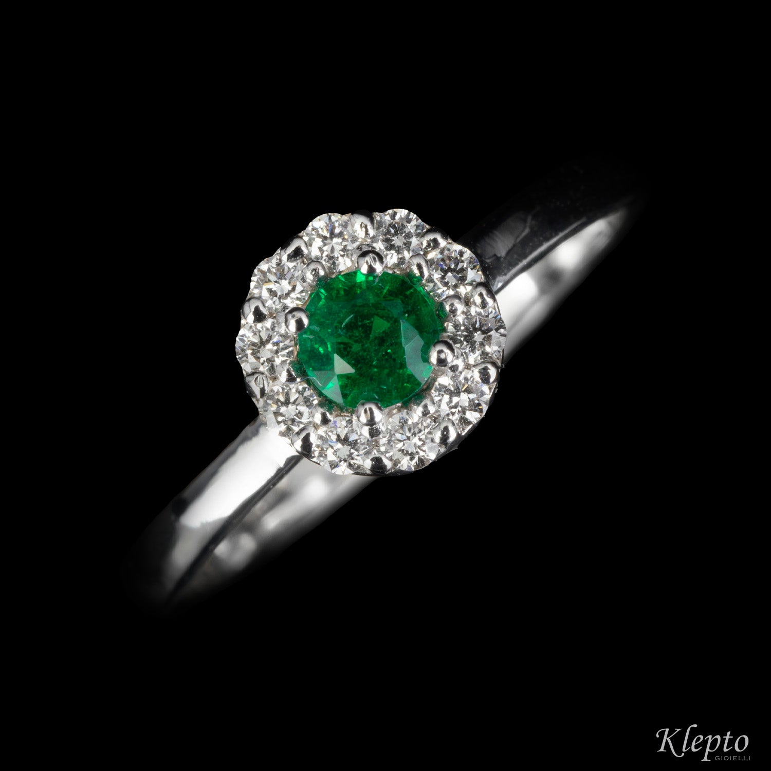 Classic ring in white gold with Emerald and Diamonds