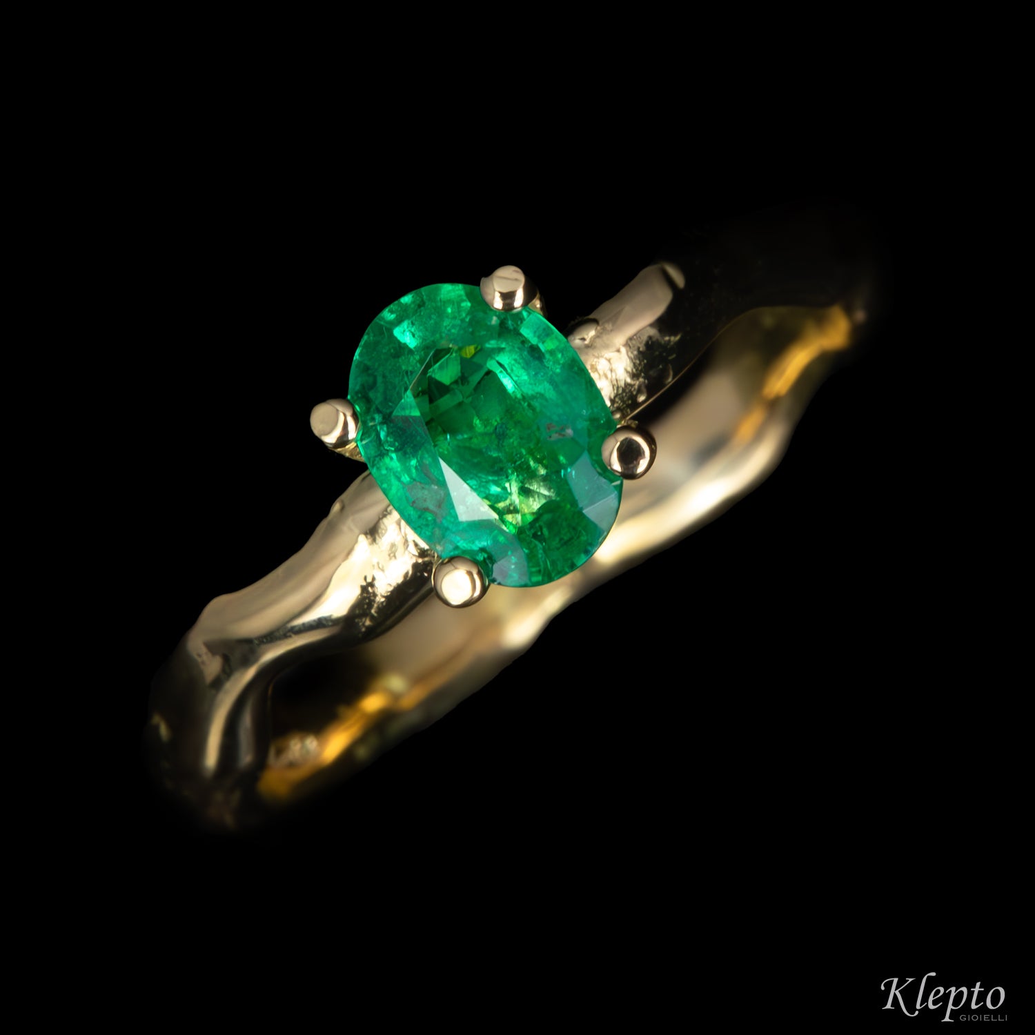 Yellow gold ring "Divenire" with Emerald