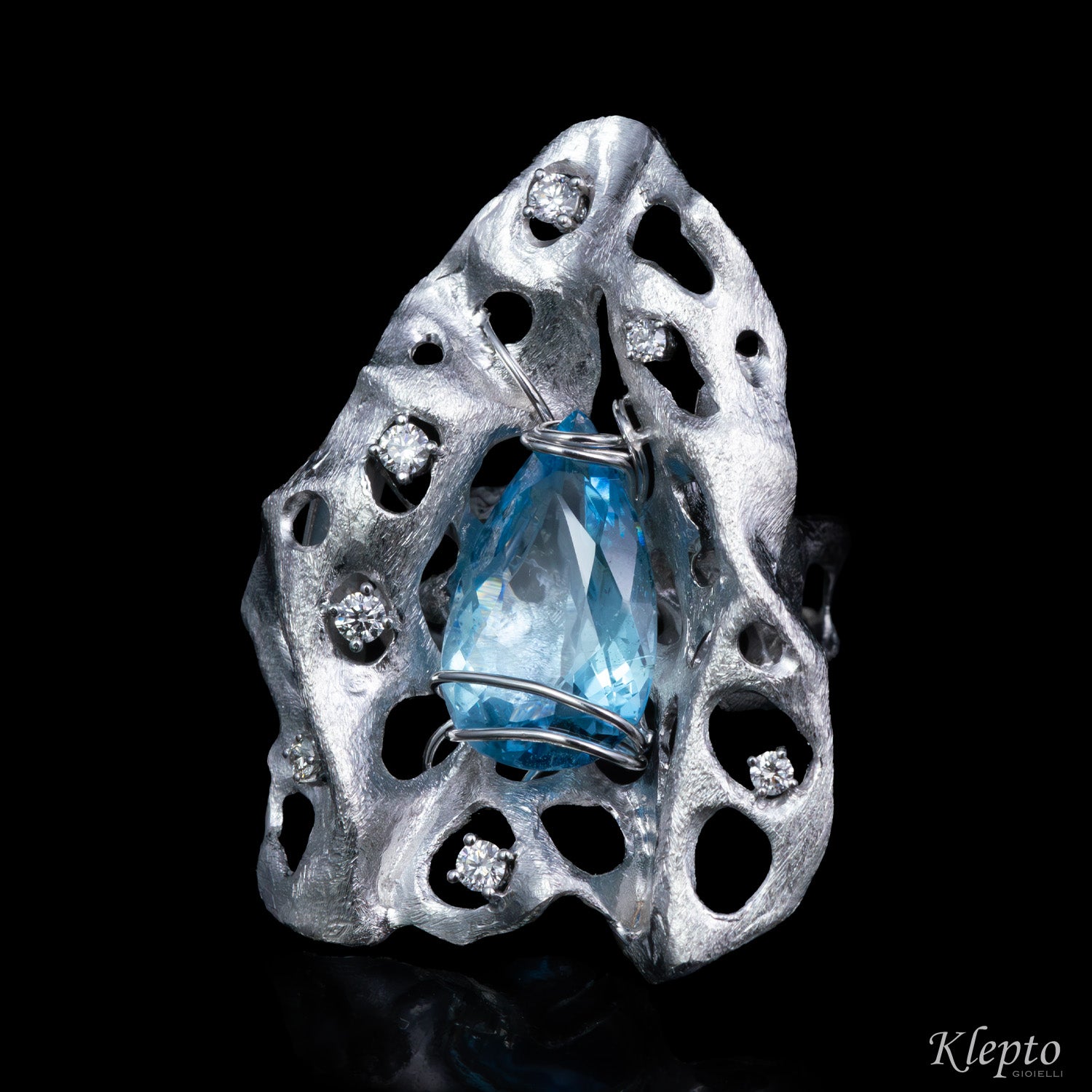 "Freyja" white gold ring with Aquamarine and Diamonds