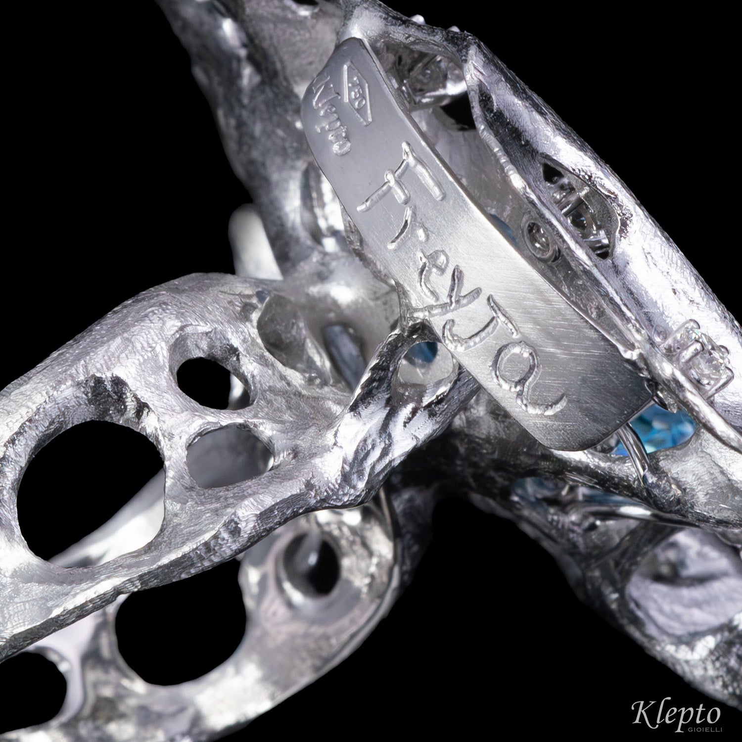 "Freyja" white gold ring with Aquamarine and Diamonds