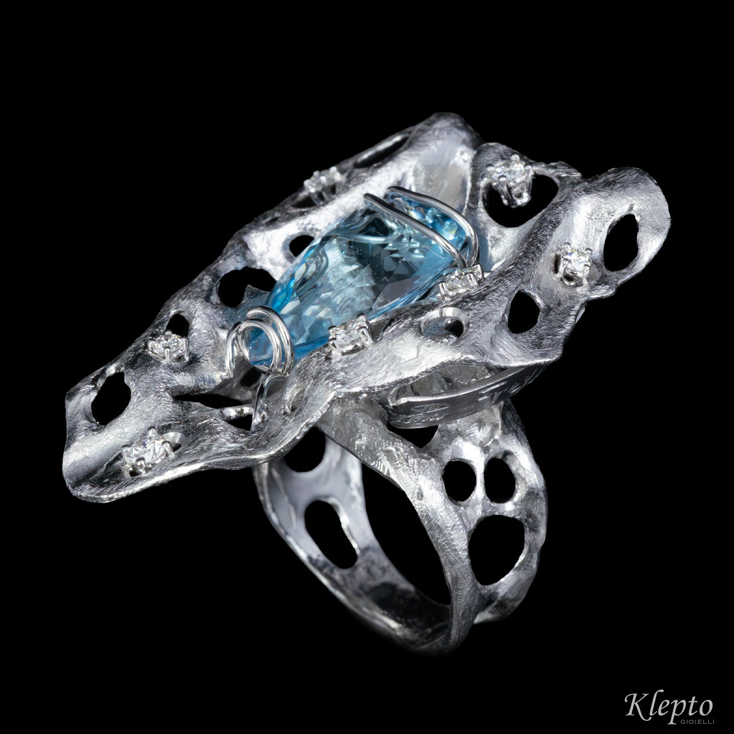 "Freyja" white gold ring with Aquamarine and Diamonds