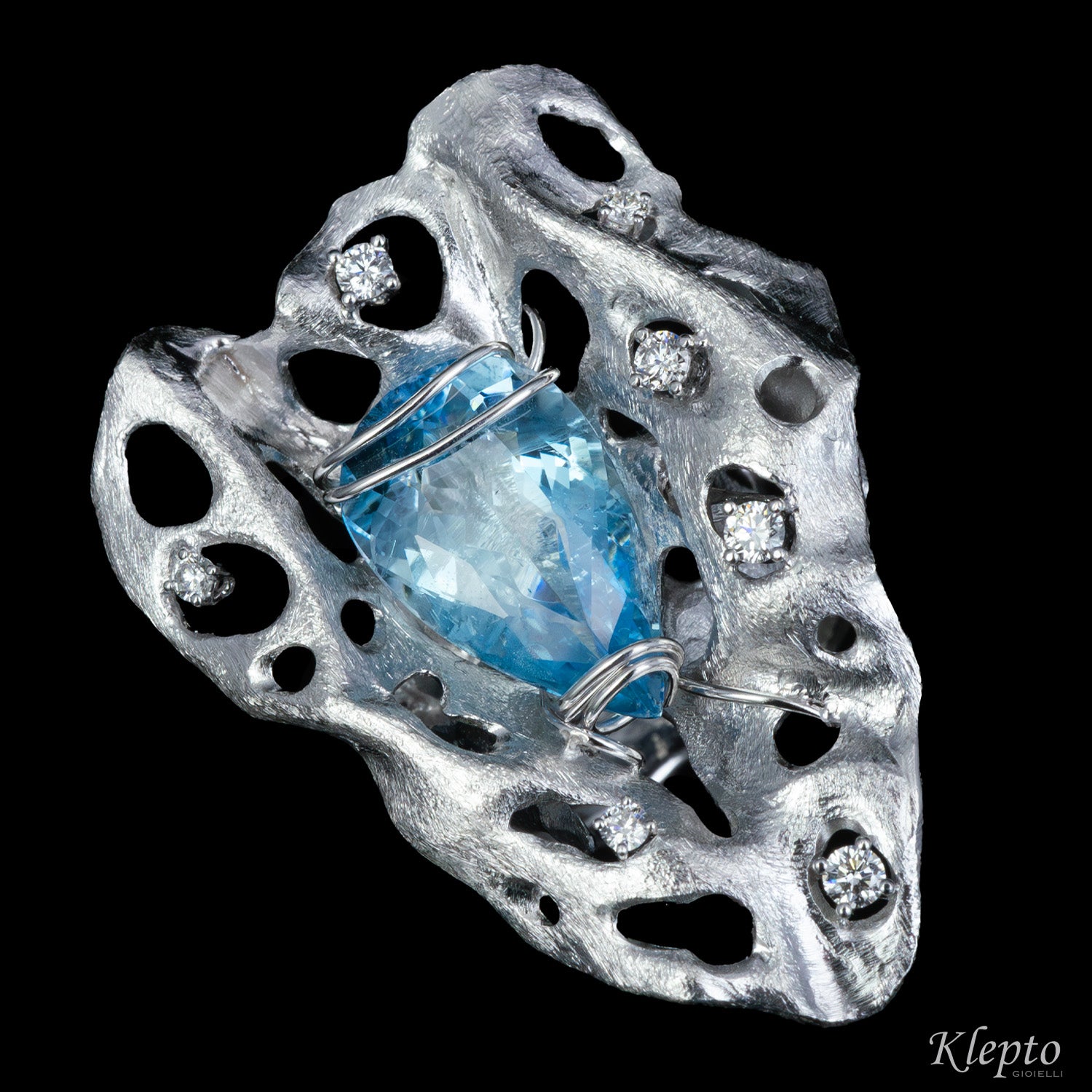 "Freyja" white gold ring with Aquamarine and Diamonds