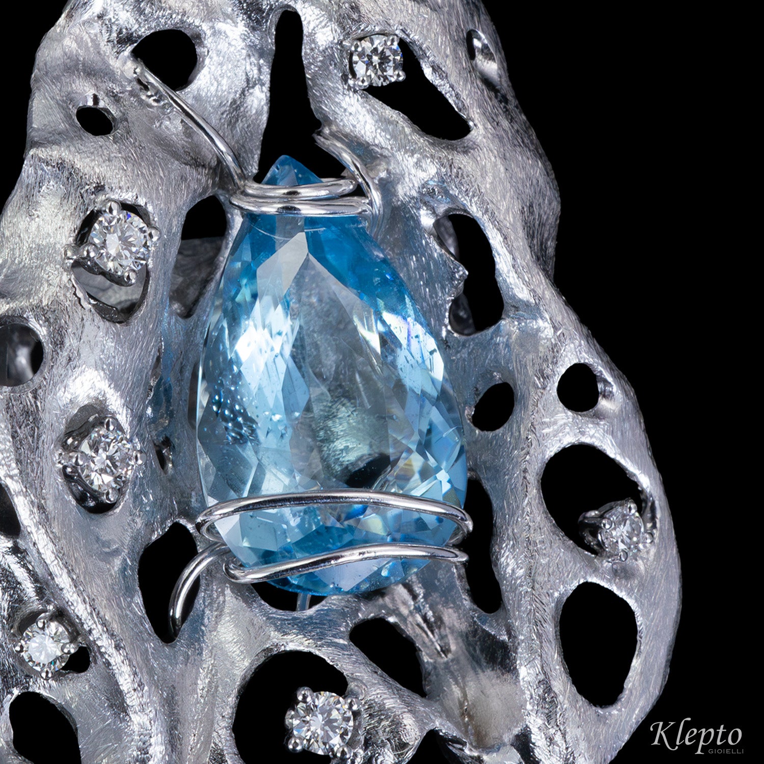 "Freyja" white gold ring with Aquamarine and Diamonds
