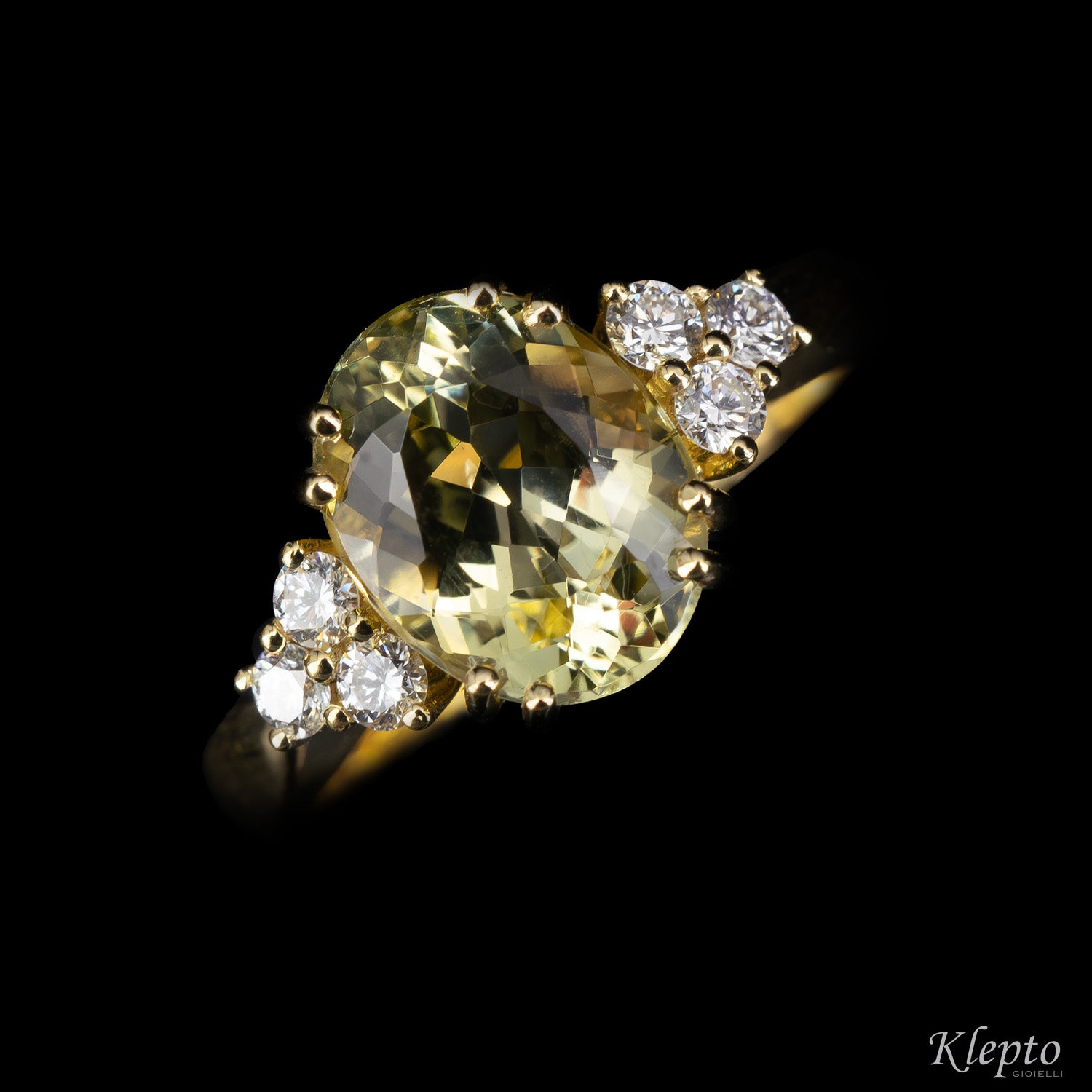 Classic ring by Klepto in yellow gold with Heliodorus and Diamonds