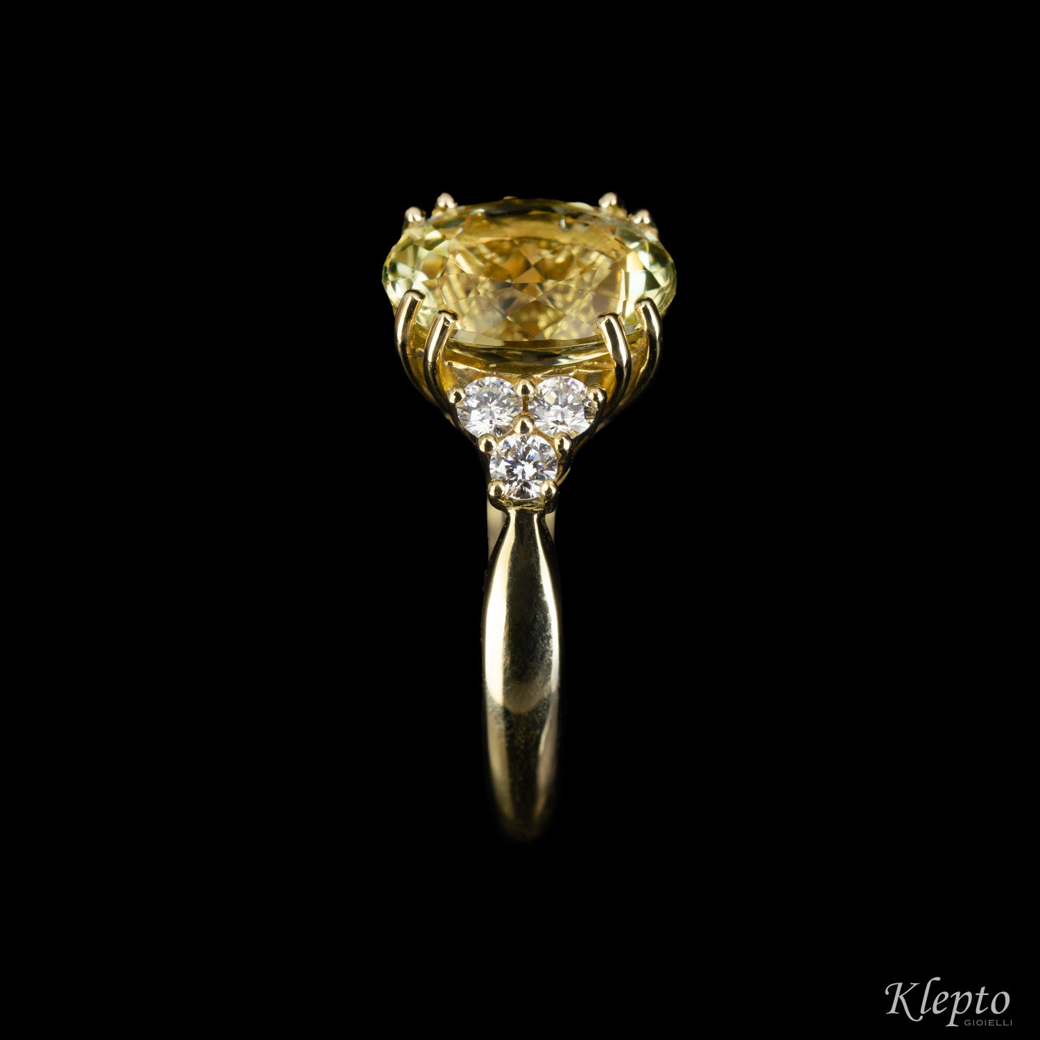 Classic ring by Klepto in yellow gold with Heliodorus and Diamonds