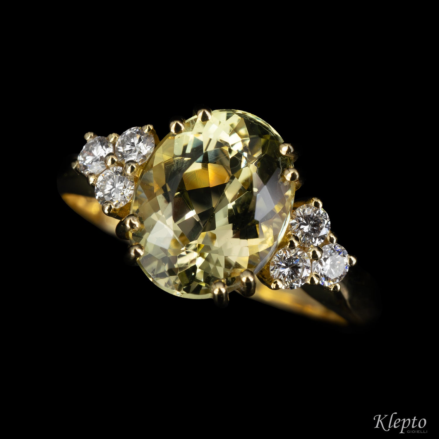 Classic ring by Klepto in yellow gold with Heliodorus and Diamonds