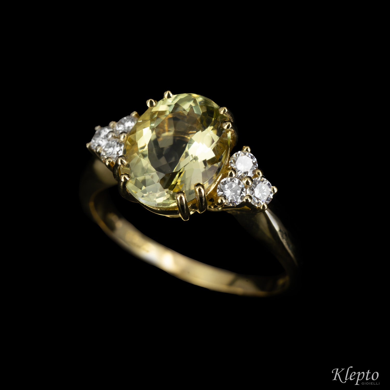 Classic ring by Klepto in yellow gold with Heliodorus and Diamonds