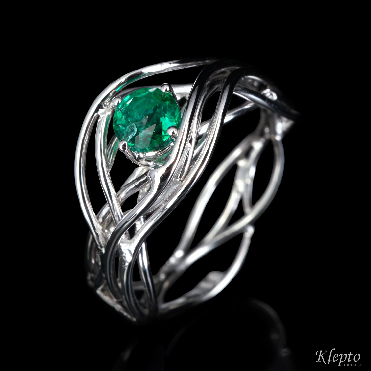 White gold ring "Nuvola" with Emerald