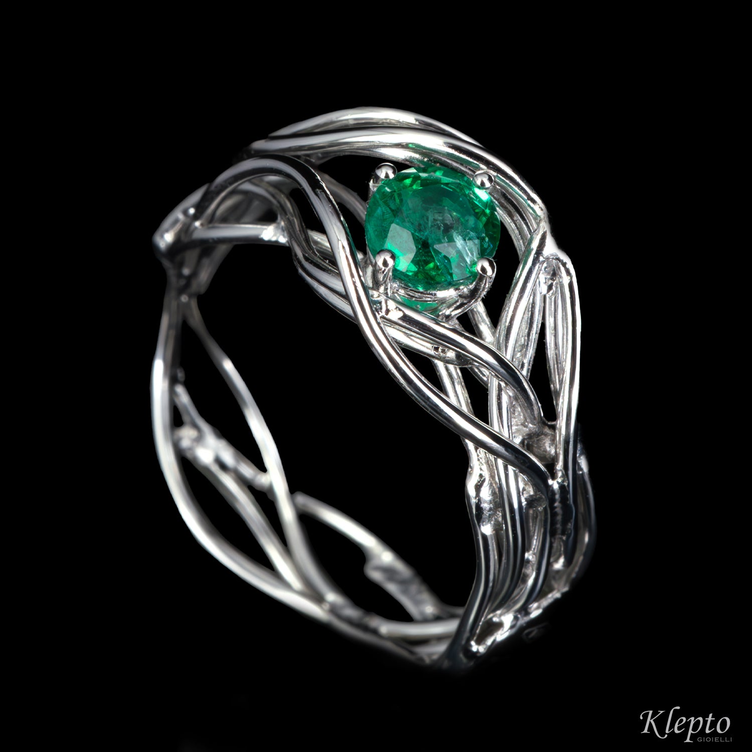 White gold ring "Nuvola" with Emerald