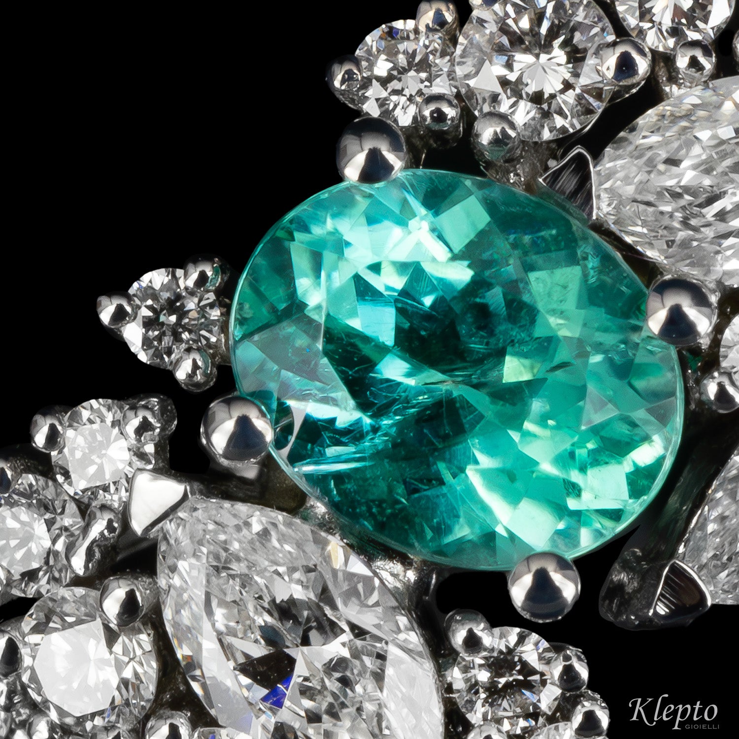 Classic ring by Klepto in white gold with Paraiba Tourmaline and Diamonds