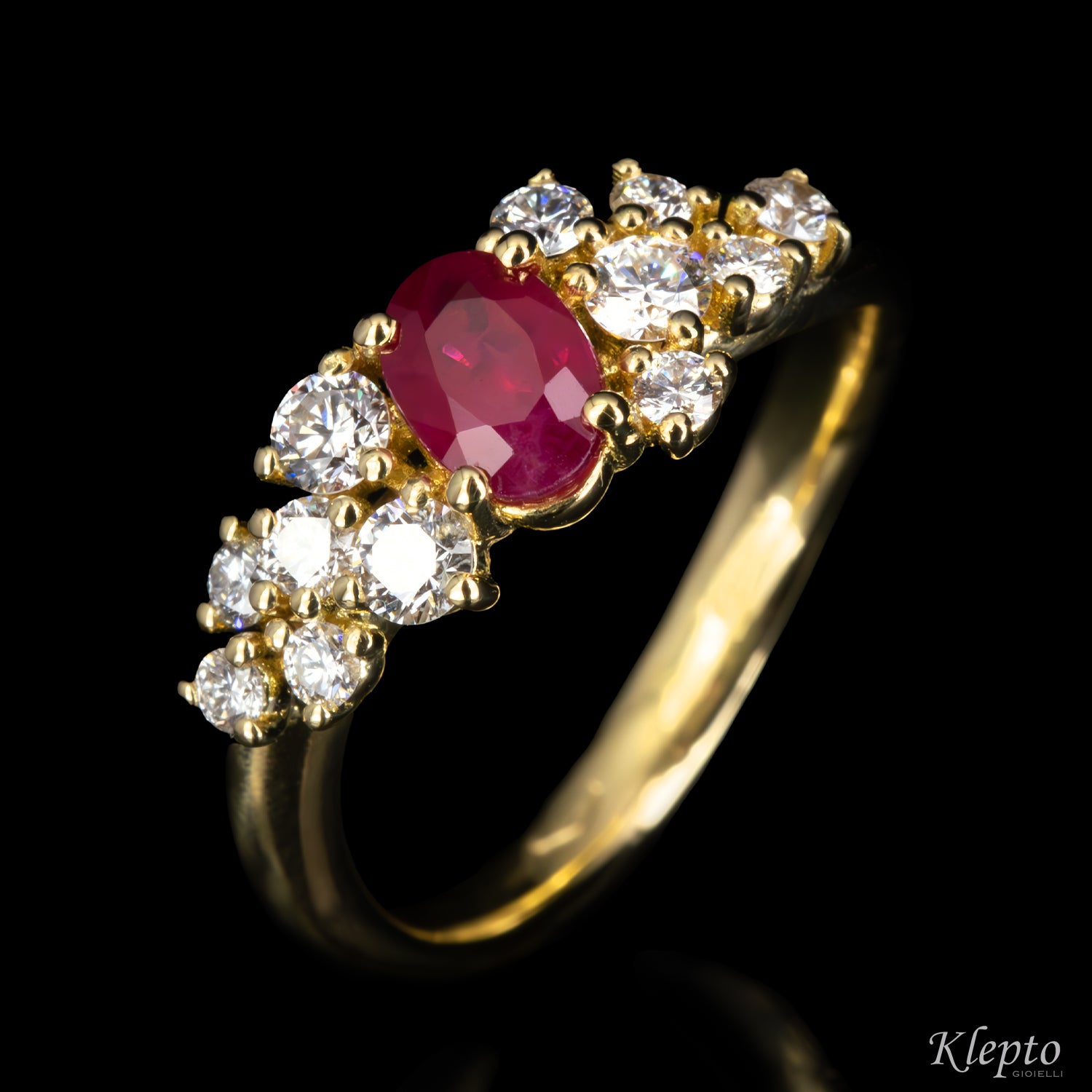 Classic ring by Klepto in yellow gold with Ruby and Diamonds