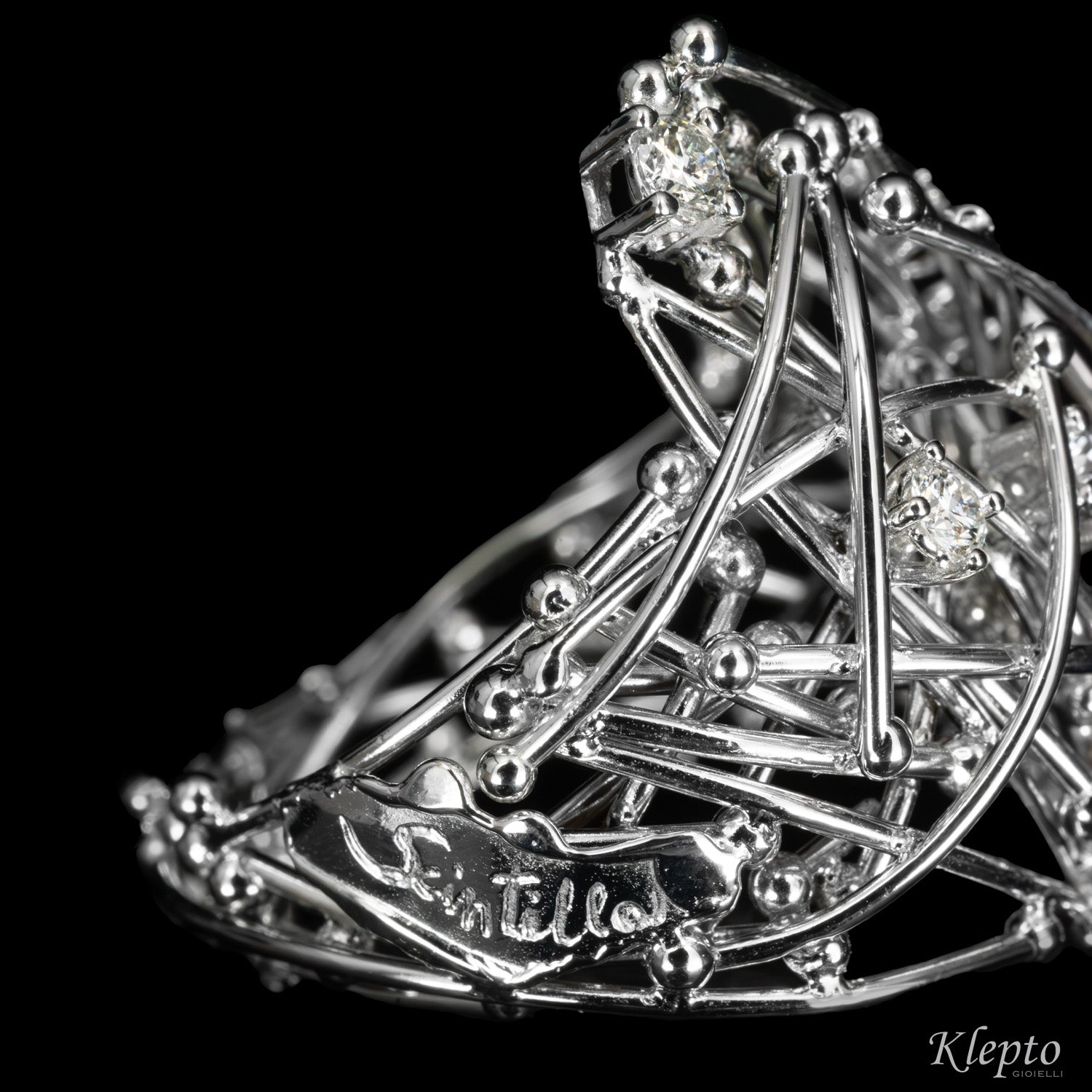 "Scintilla" white gold ring with diamonds