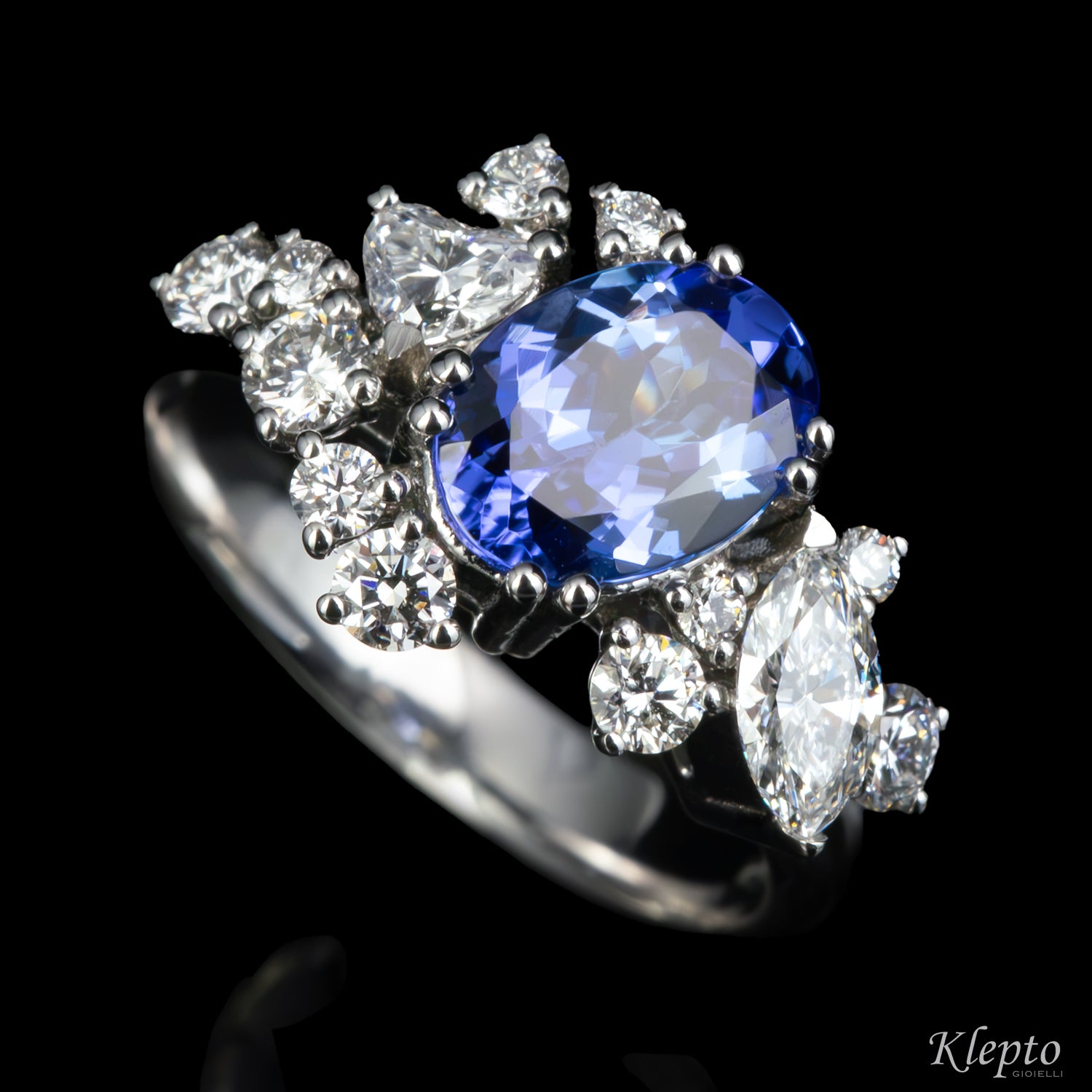 Anello classico by Klepto in oro bianco con Tanzanite e Diamanti