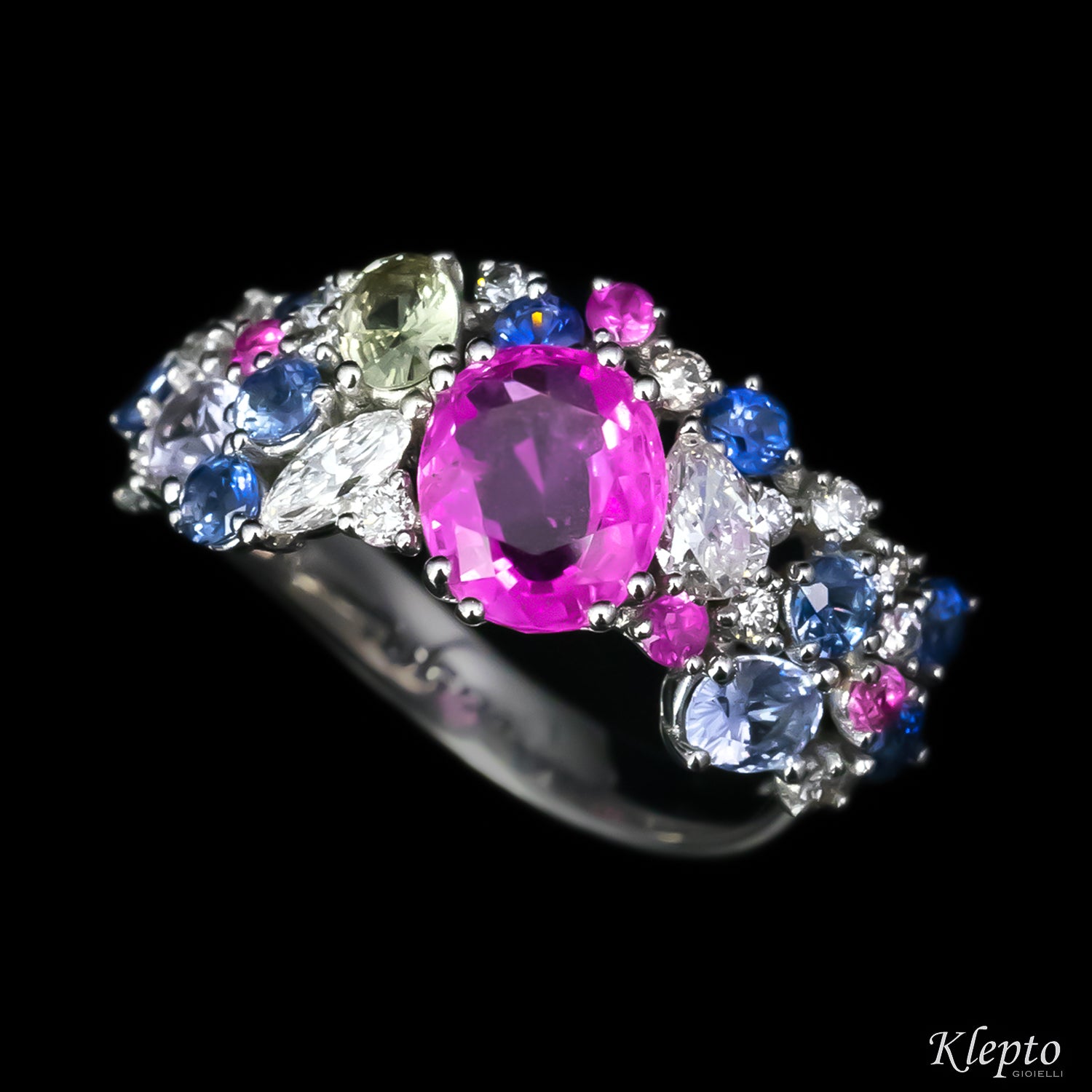 Classic ring in white gold with Sapphires and Diamonds