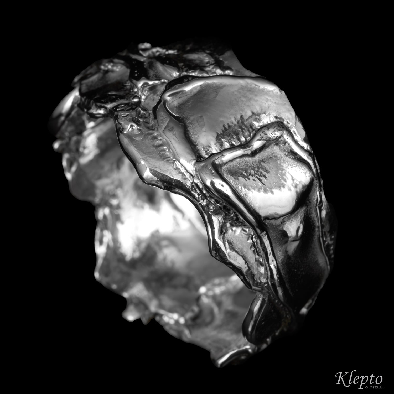 Flame-Fused Silver Ring Silnova®