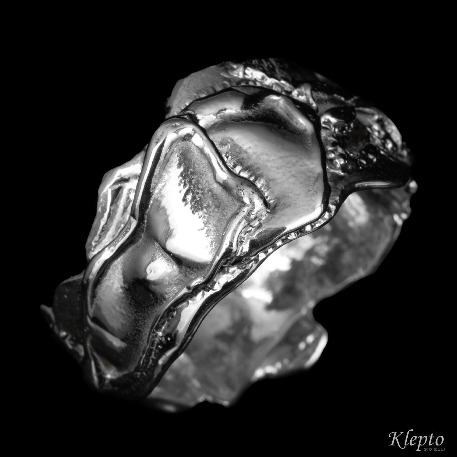 Flame-Fused Silver Ring Silnova®