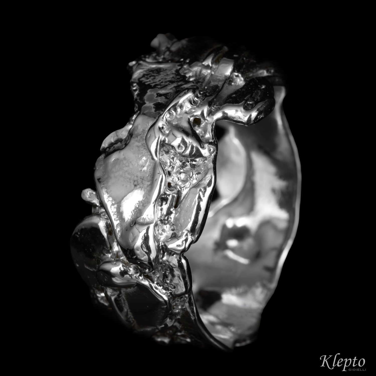Flame-Fused Silver Ring Silnova®