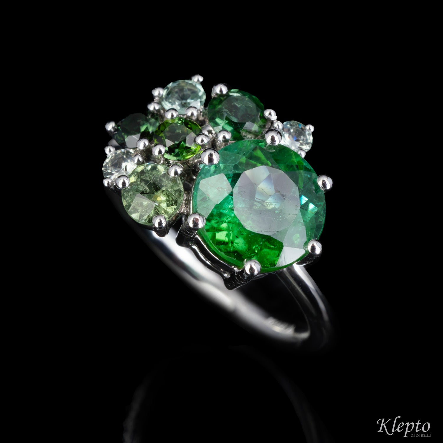 Classic ring by Klepto in white gold with green tourmalines