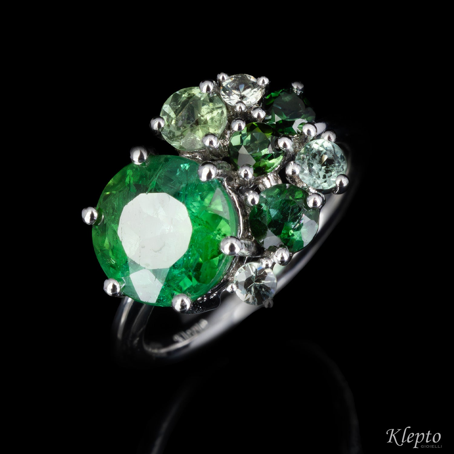 Classic ring by Klepto in white gold with green tourmalines