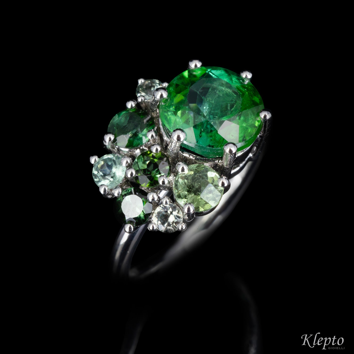 Classic ring by Klepto in white gold with green tourmalines
