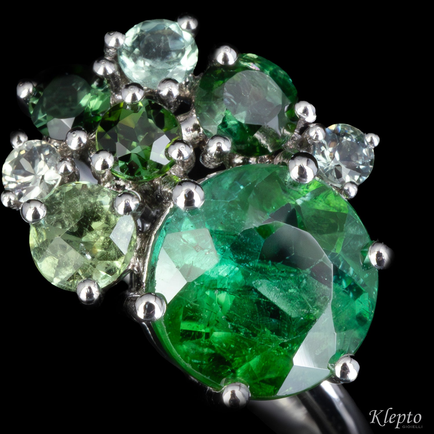 Classic ring by Klepto in white gold with green tourmalines