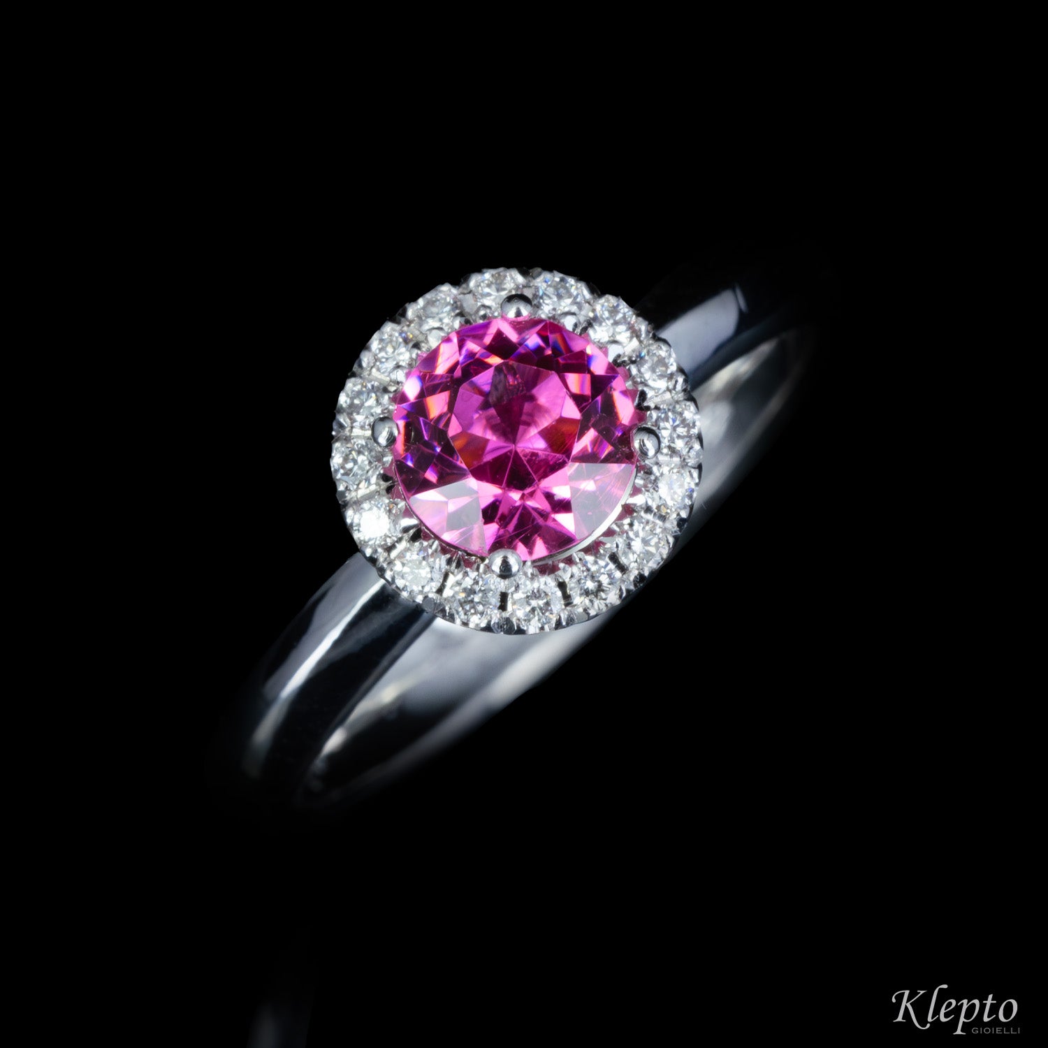 Classic ring in white gold with pink tourmaline and diamond outline