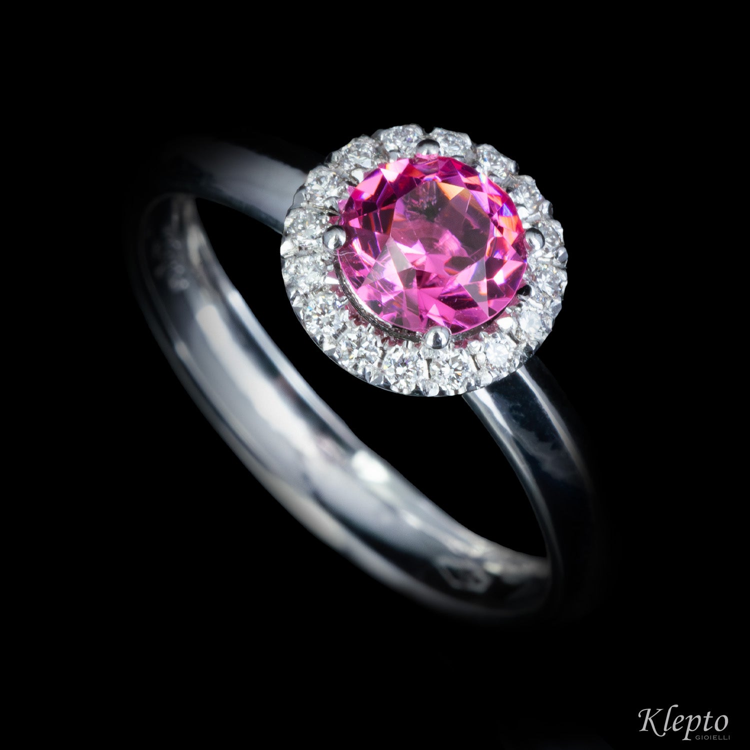 Classic ring in white gold with pink tourmaline and diamond outline