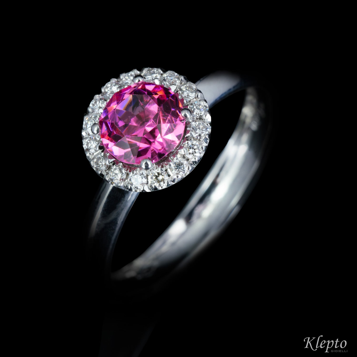 Classic ring in white gold with pink tourmaline and diamond outline