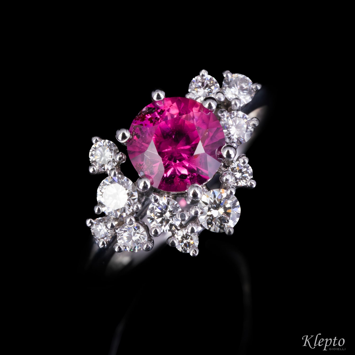 Classic ring by Klepto in white gold with Sapphire and Diamonds
