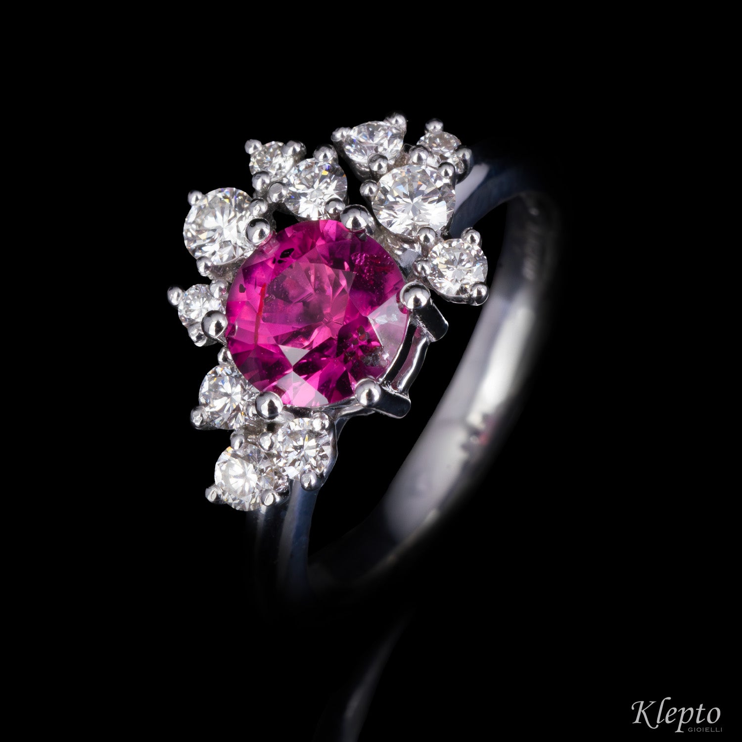 Classic ring by Klepto in white gold with Sapphire and Diamonds