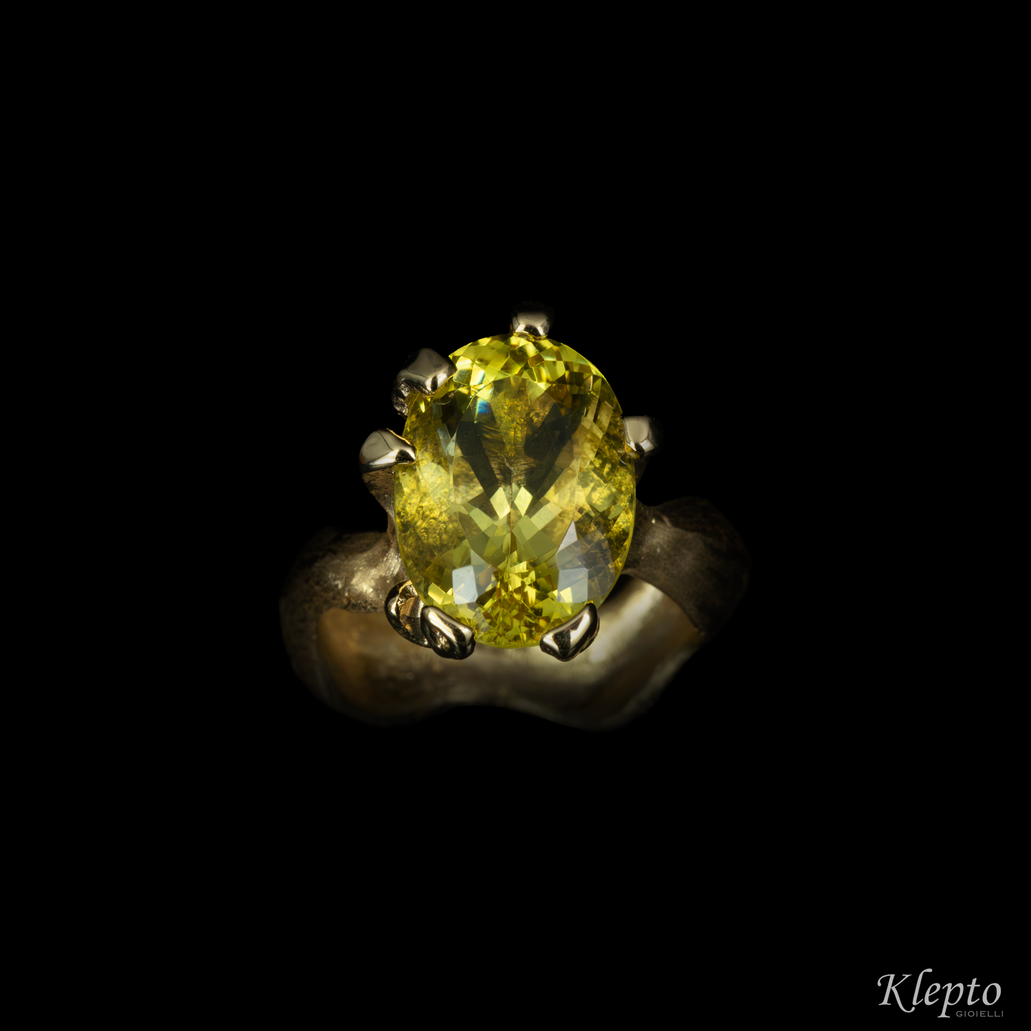 Yellow gold ring with Heliodor