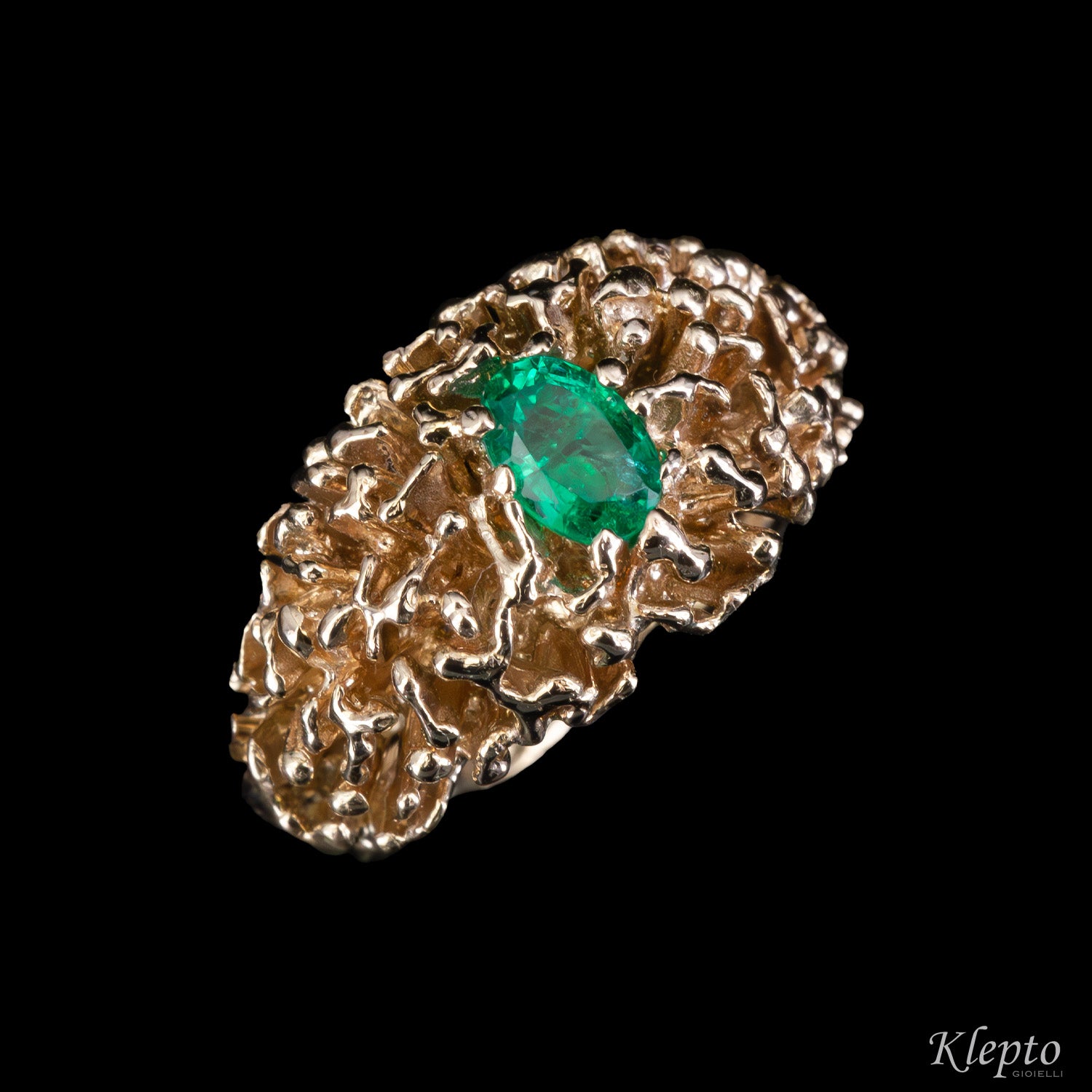 Natural white gold ring with "Firework" Emerald