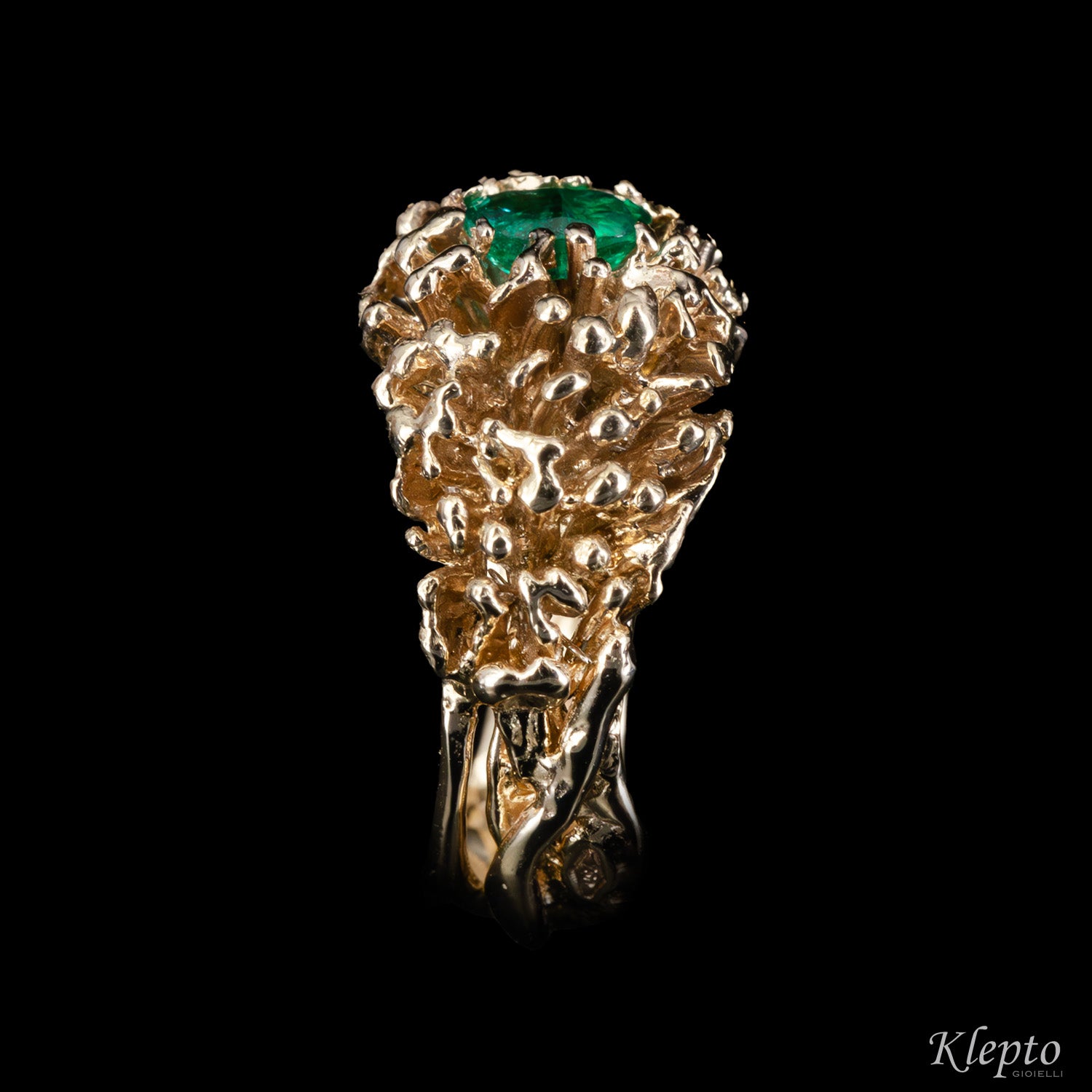 Natural white gold ring with "Firework" Emerald