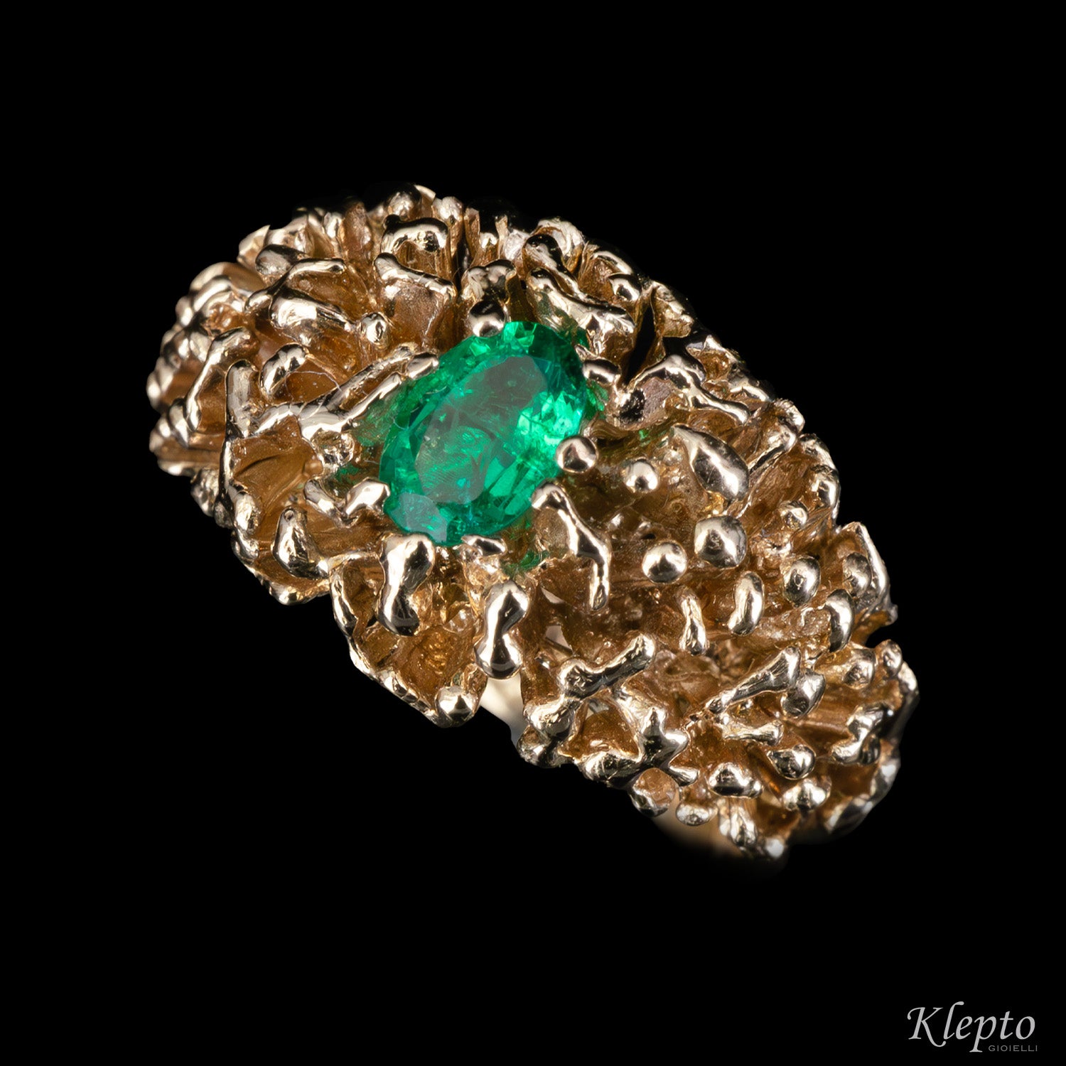 Natural white gold ring with "Firework" Emerald