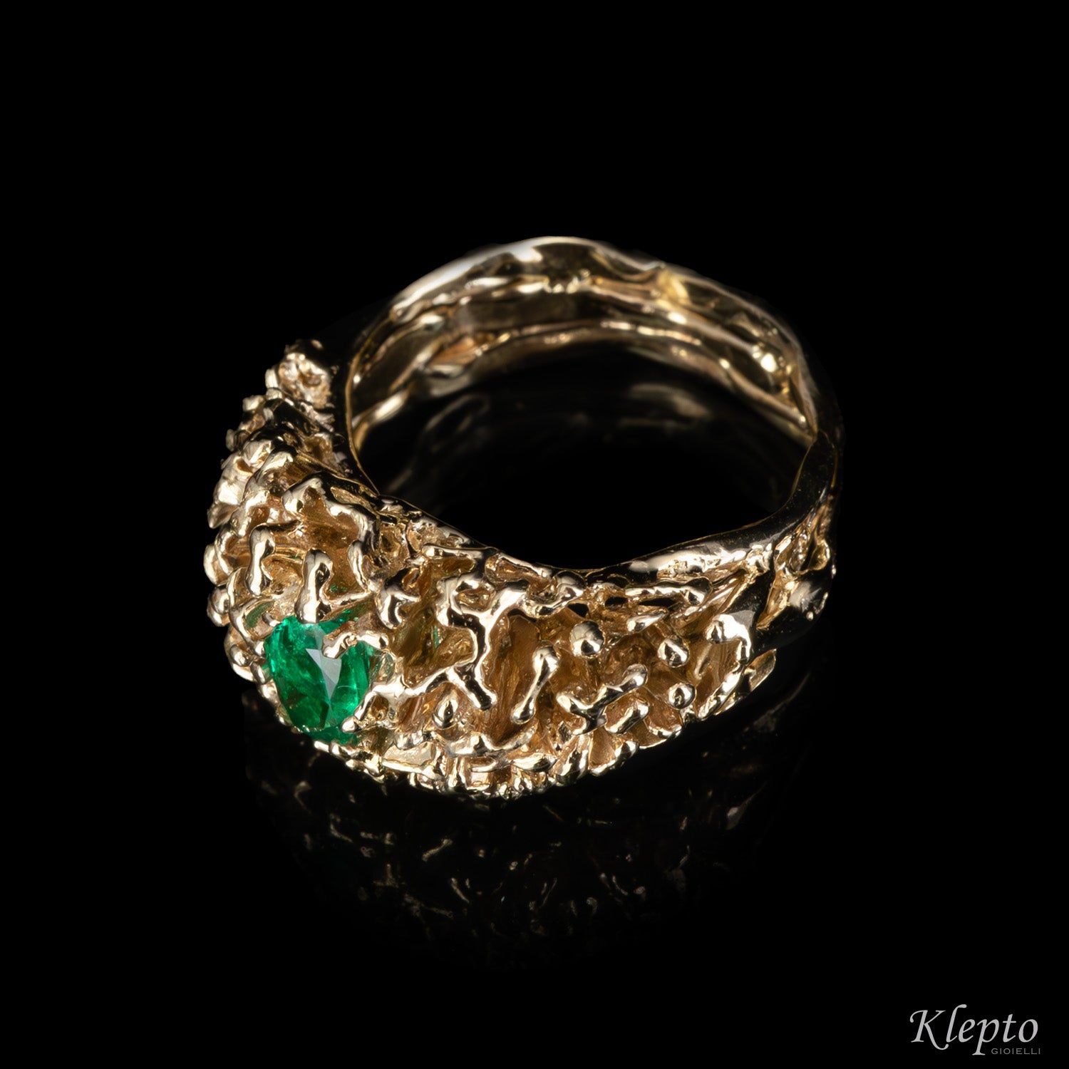 Natural white gold ring with "Firework" Emerald