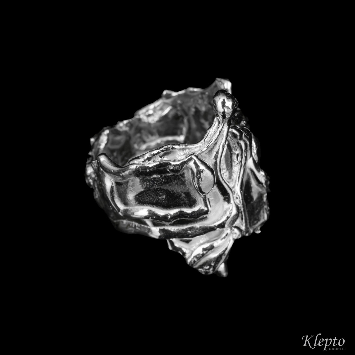 Ring in flame-fused Silnova® Silver