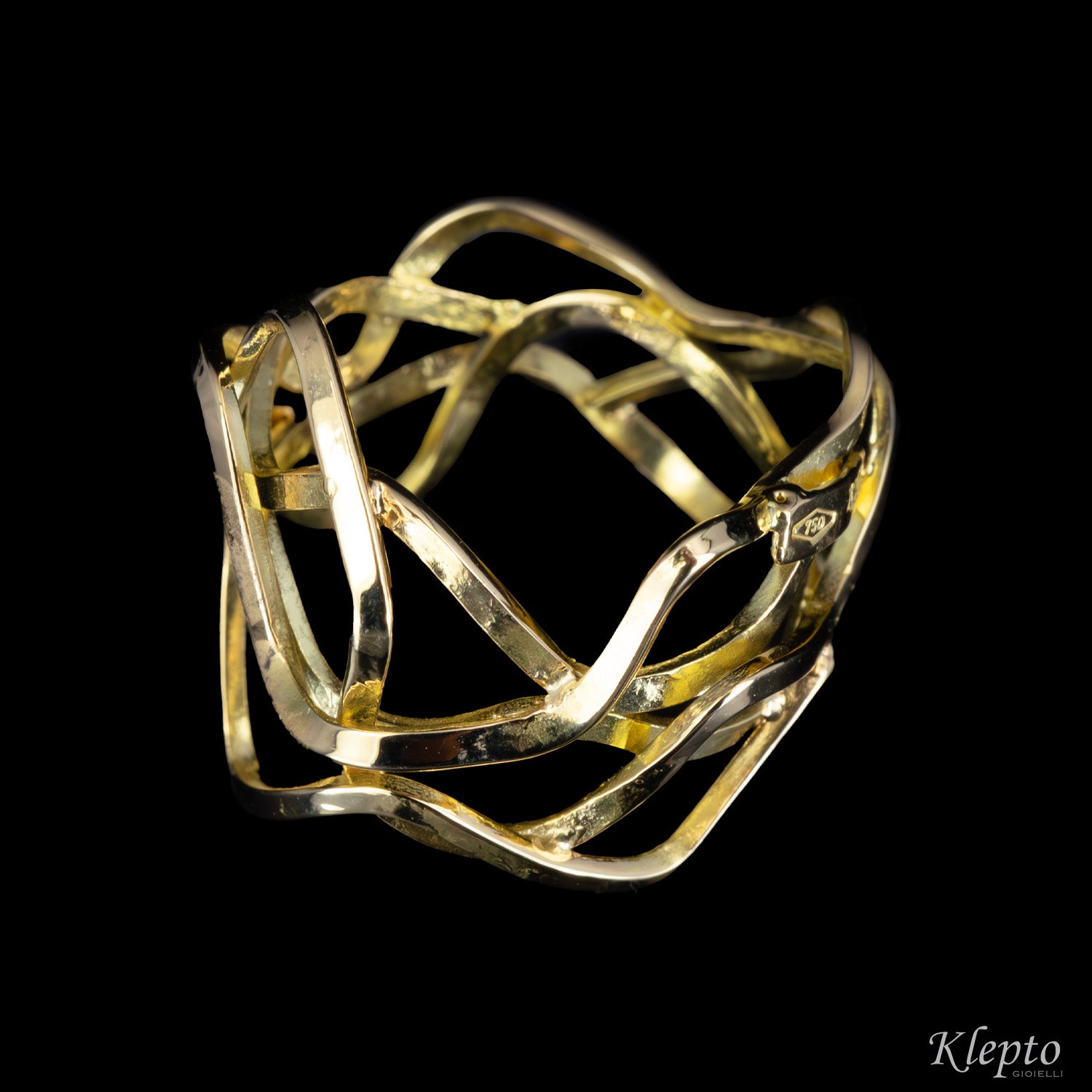 Twisted wire yellow gold ring