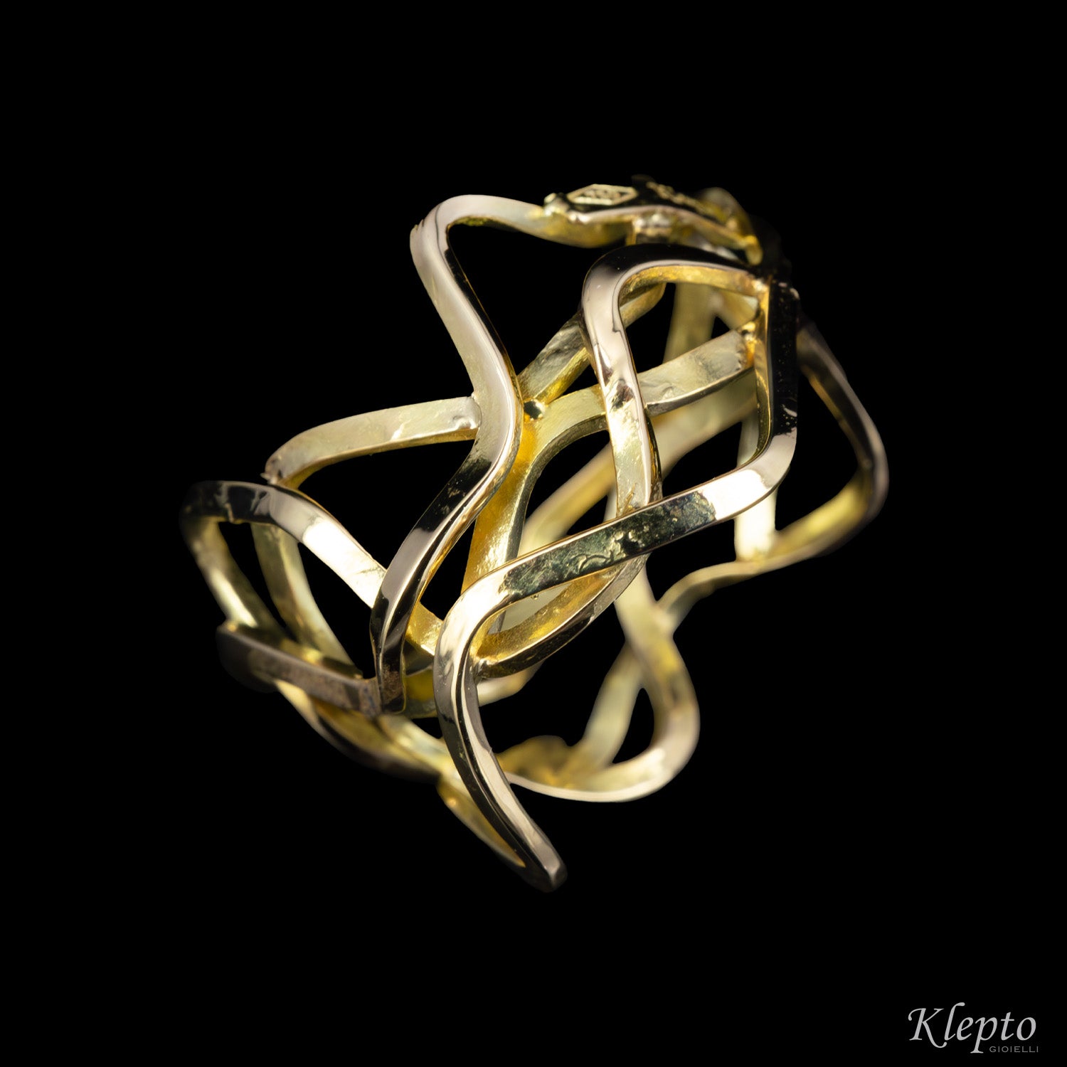 Twisted wire yellow gold ring