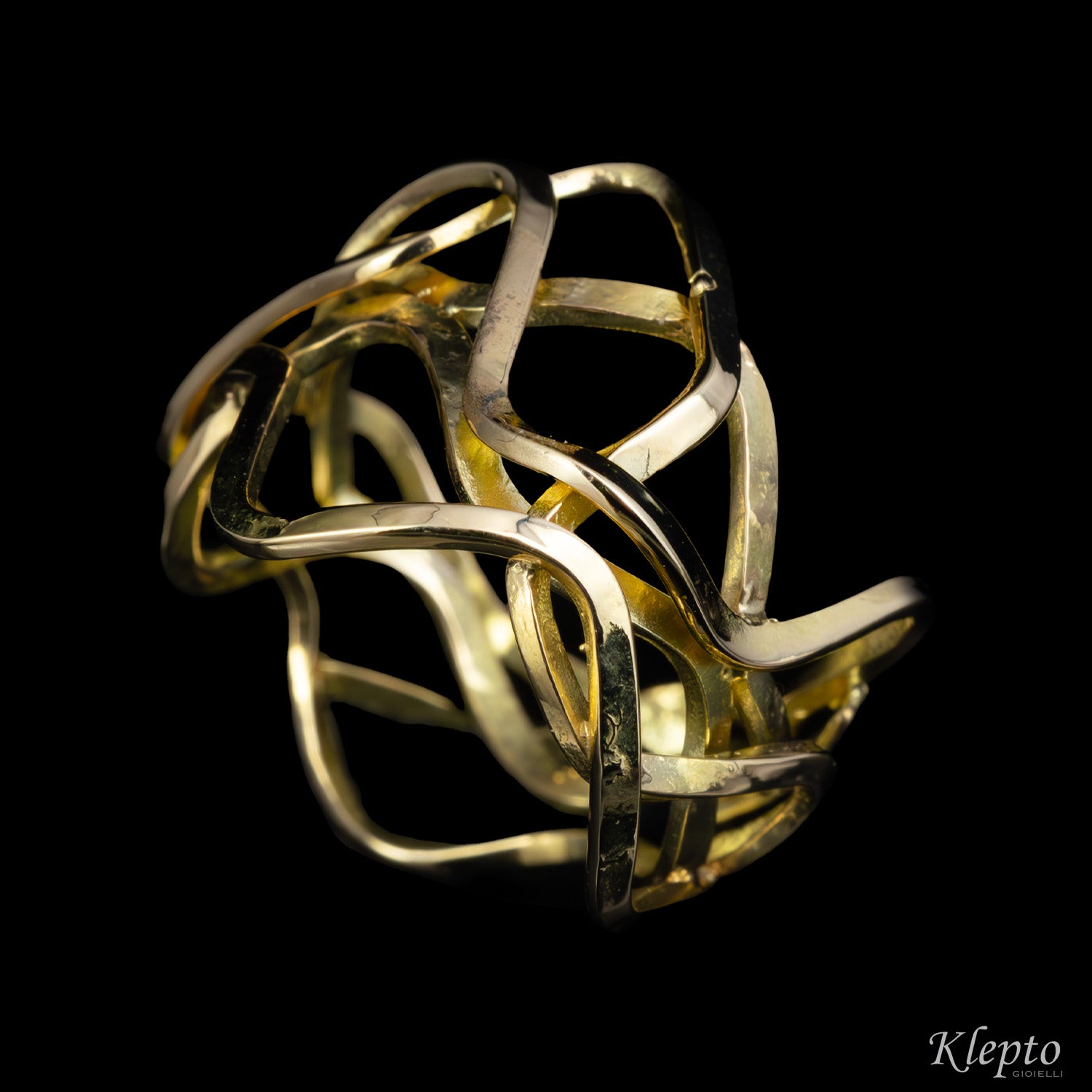 Twisted wire yellow gold ring