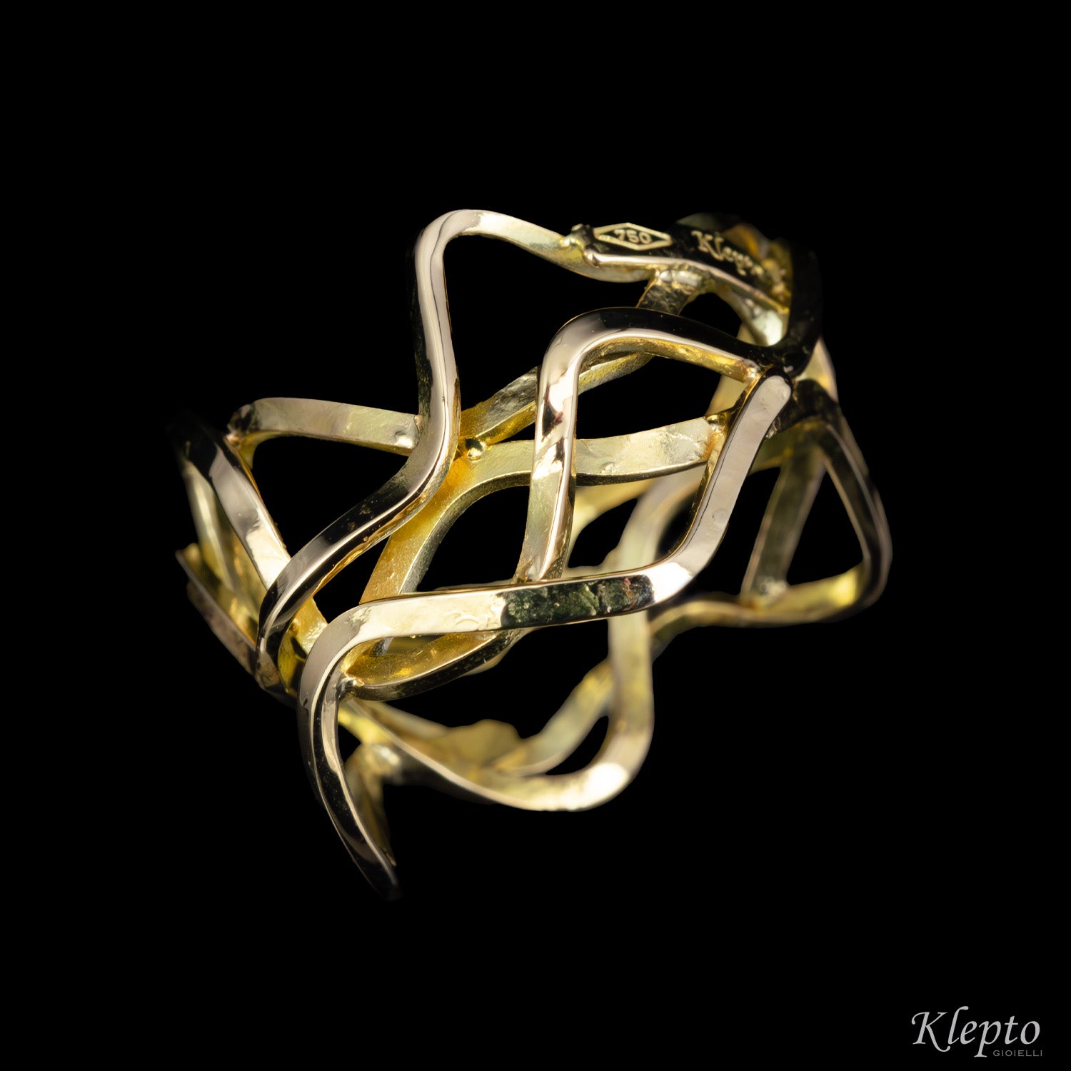 Twisted wire yellow gold ring